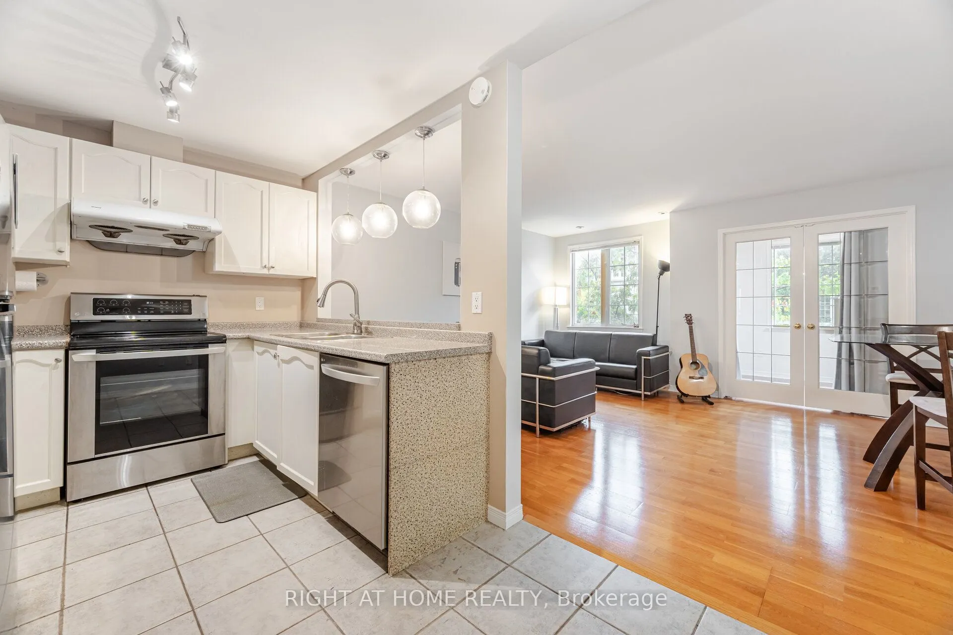 108 Finch Ave W Avenue, #B18