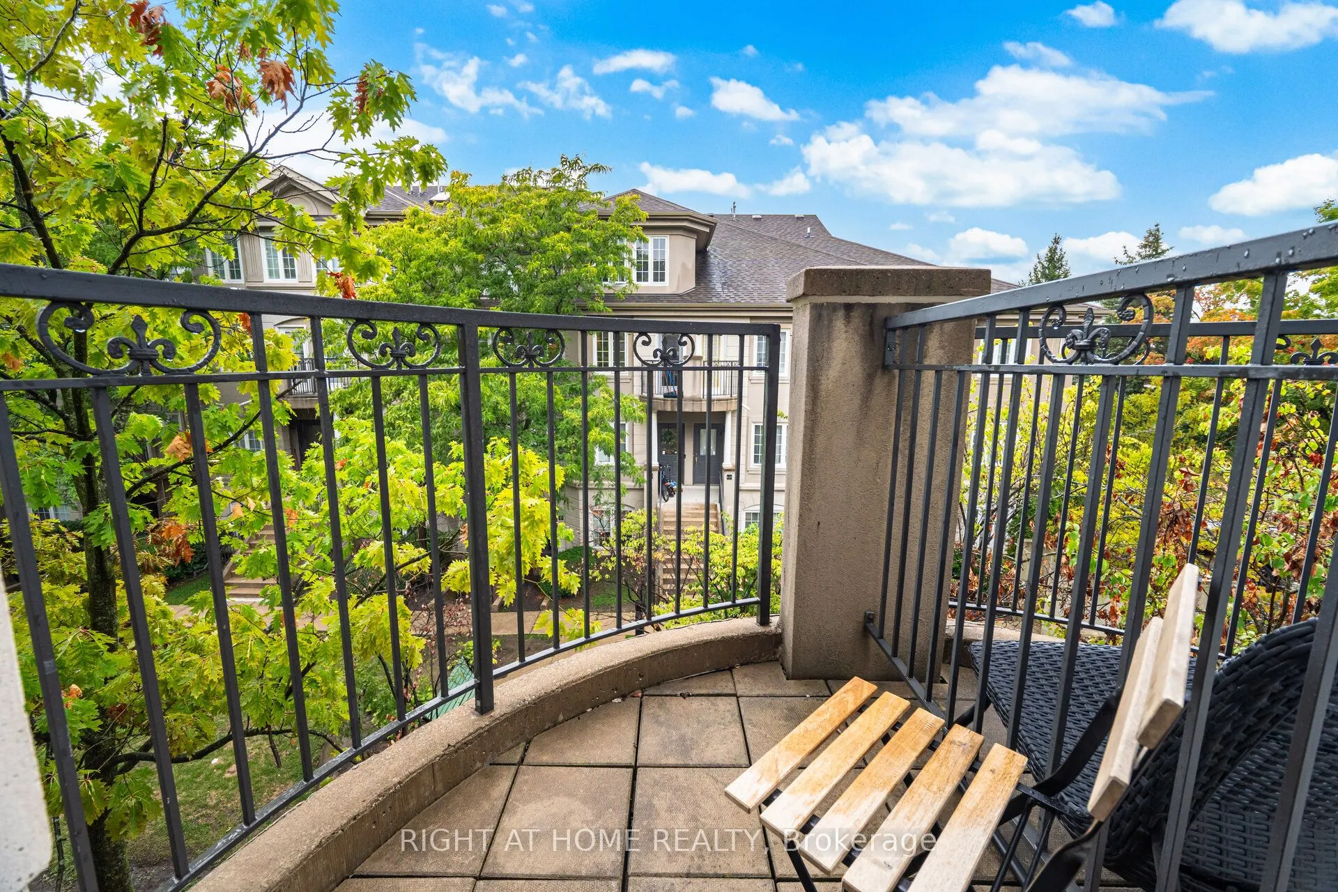 108 Finch Ave W Avenue, #B18
