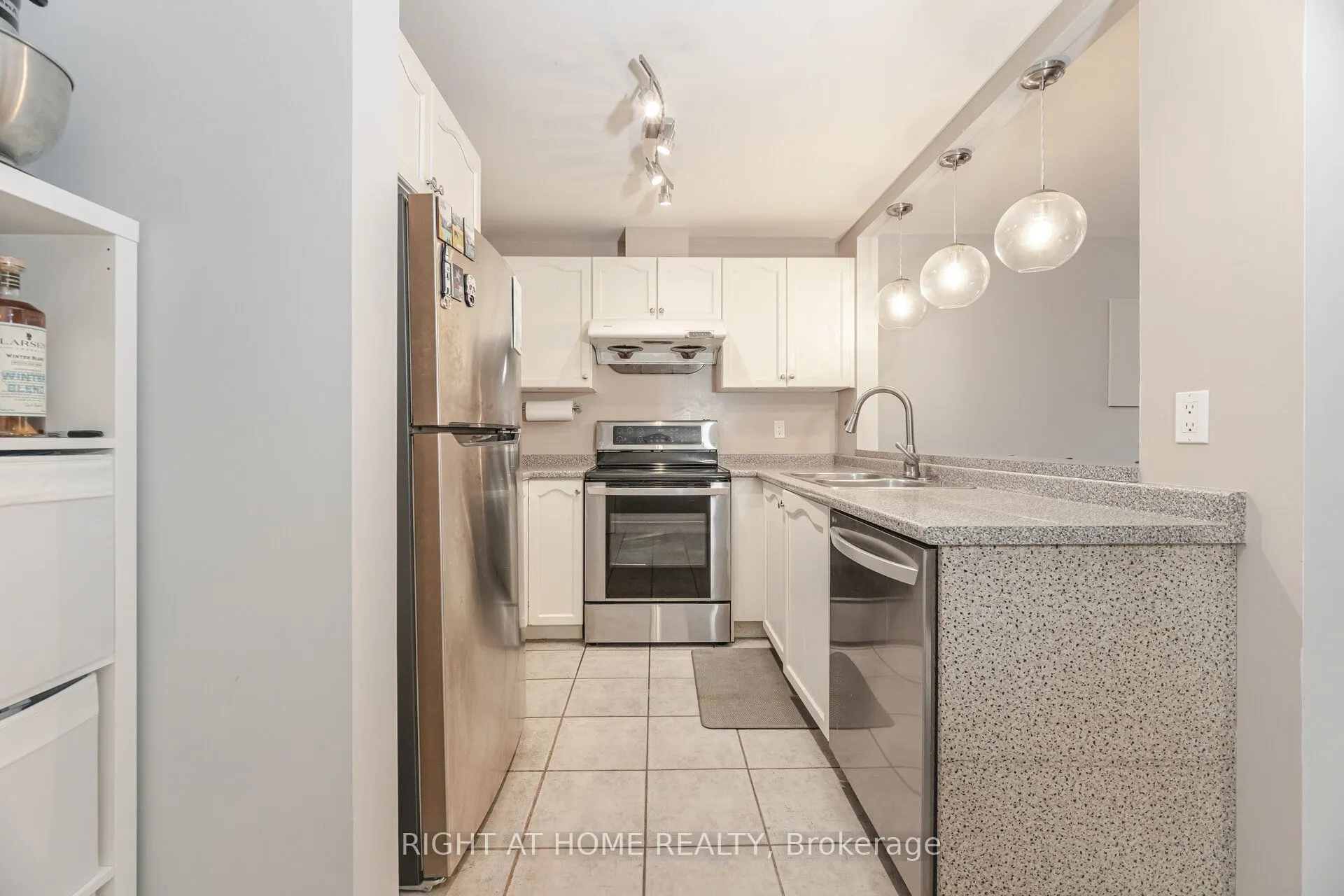 108 Finch Ave W Avenue, #B18