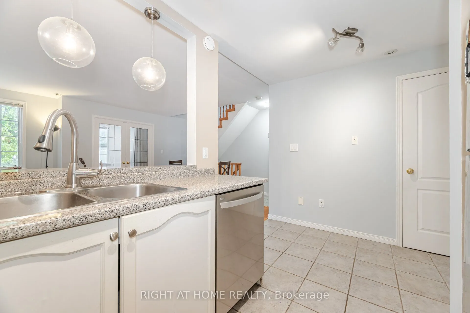 108 Finch Ave W Avenue, #B18