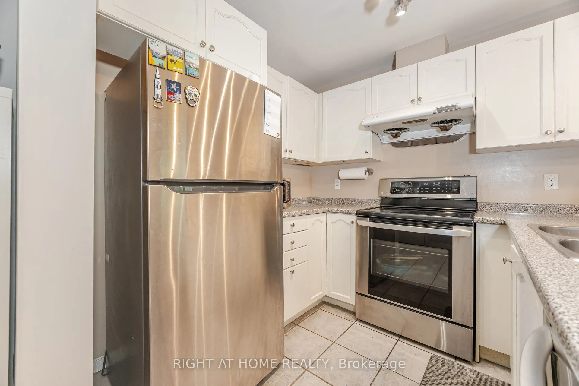 108 Finch Ave W Avenue, #B18