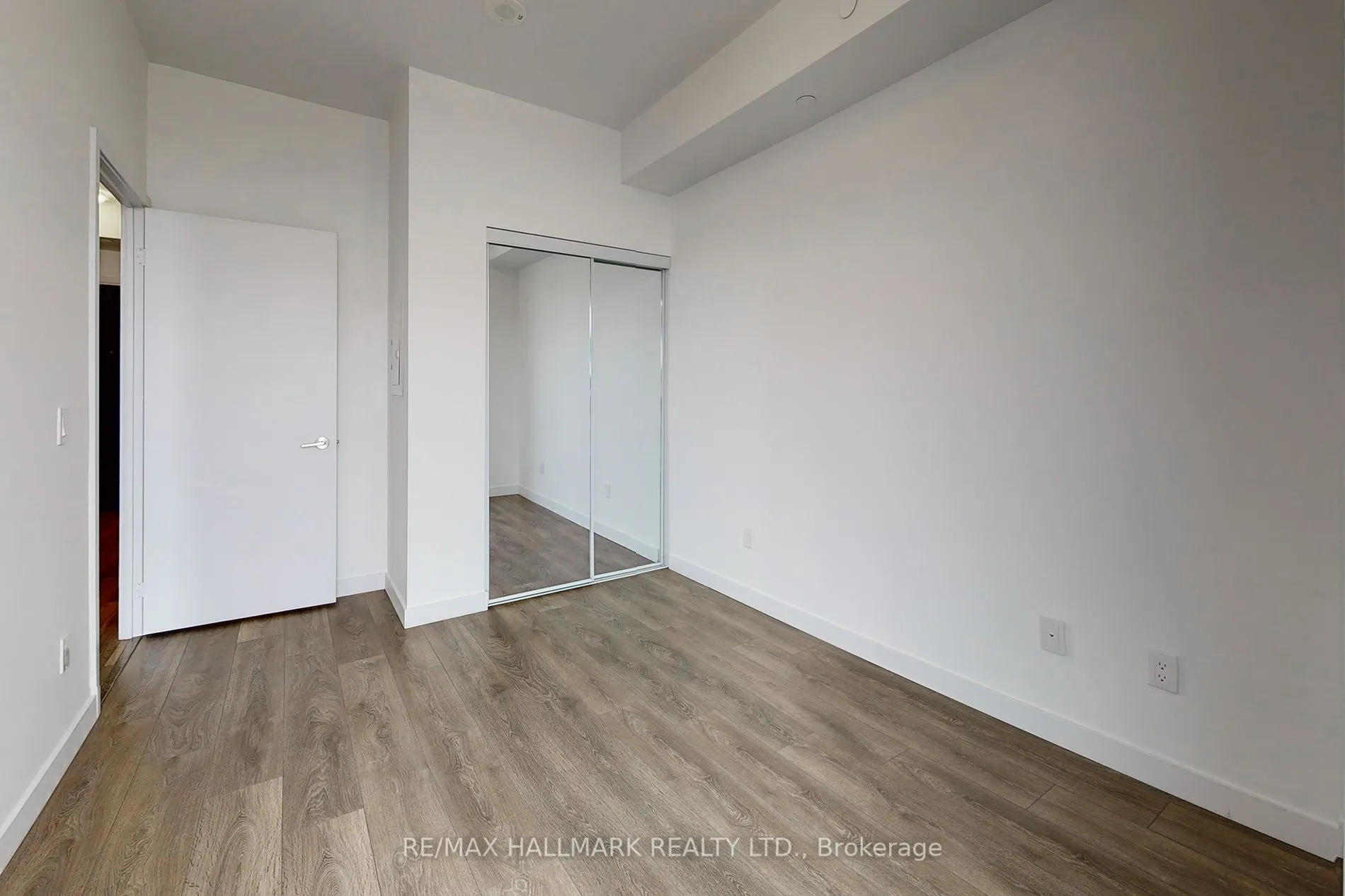 8 Eglinton Avenue E, #4203