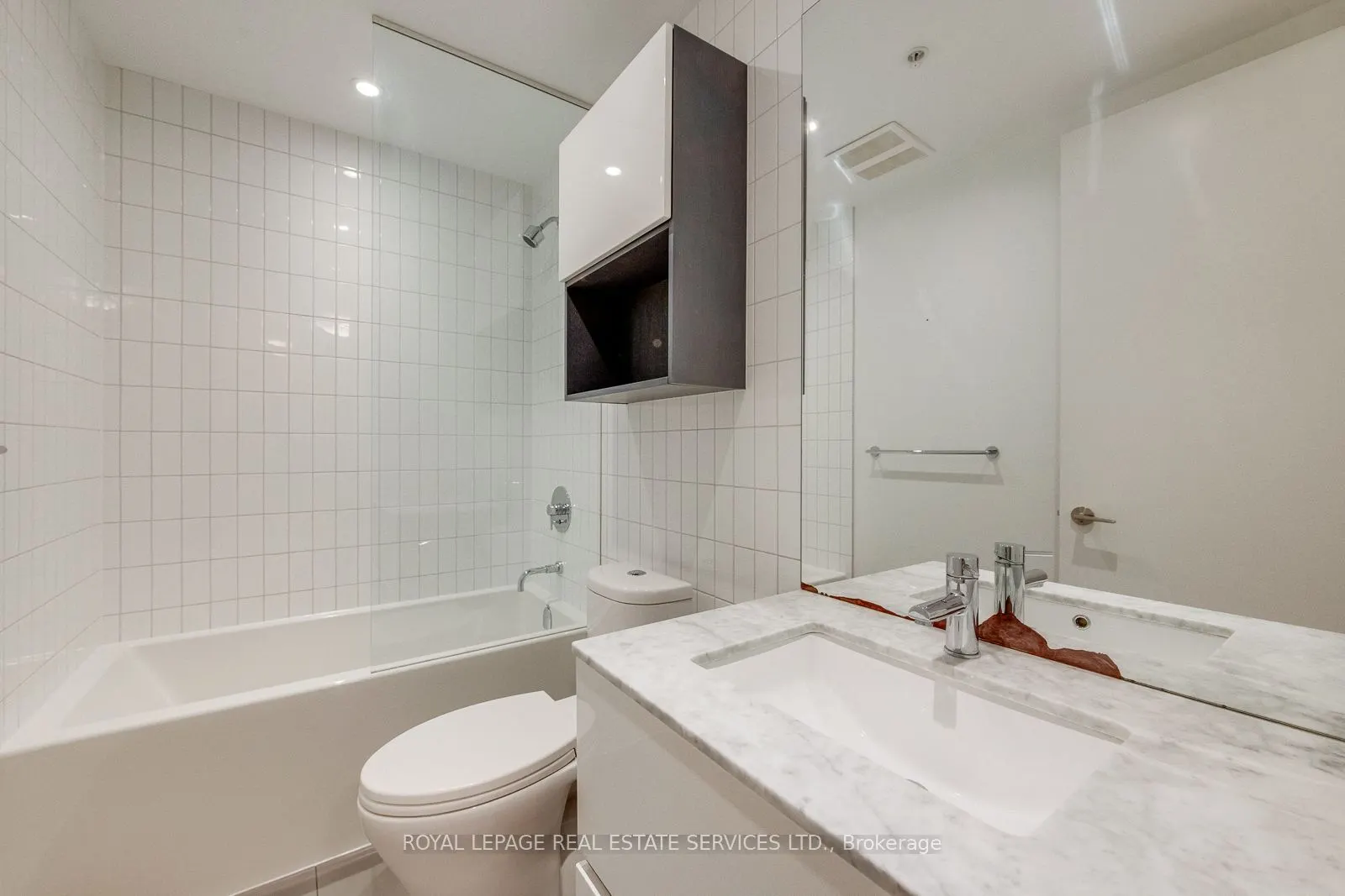 377 Madison Avenue, #214
