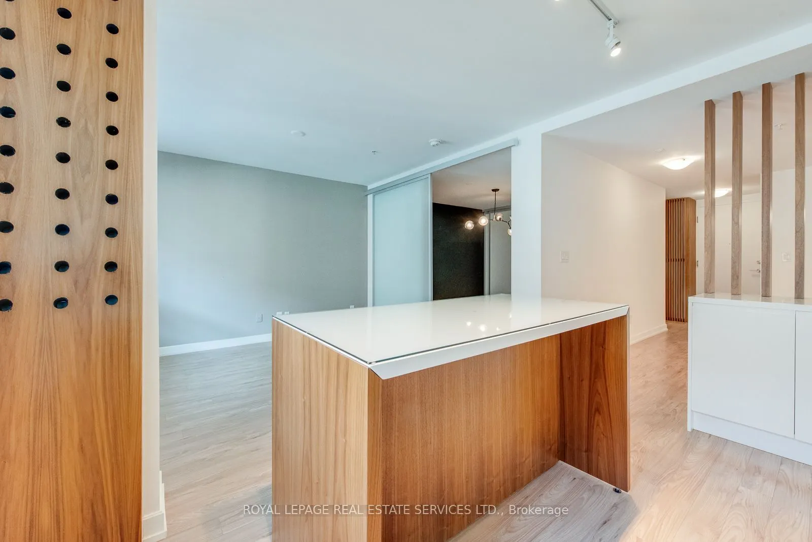 377 Madison Avenue, #214