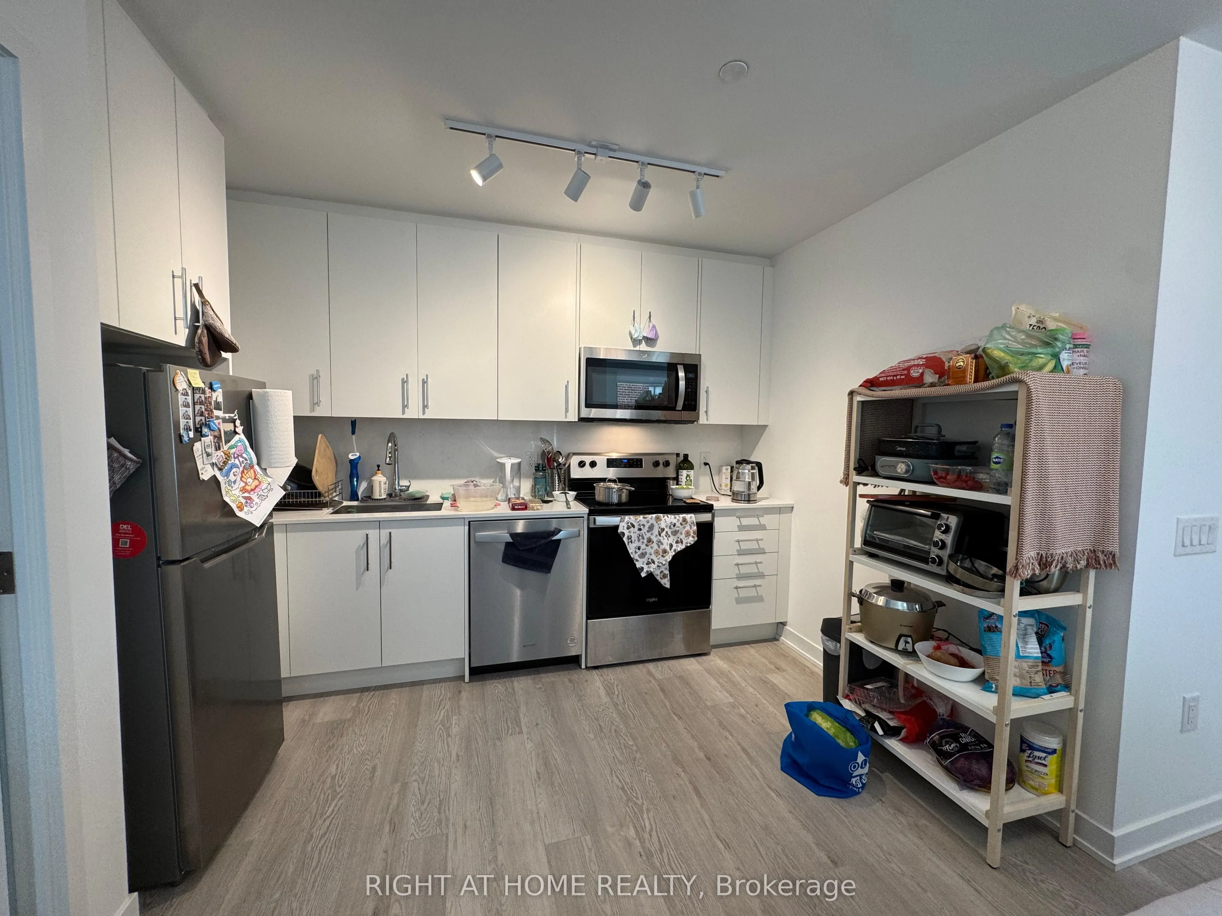 3 Strathgowan Avenue, #201
