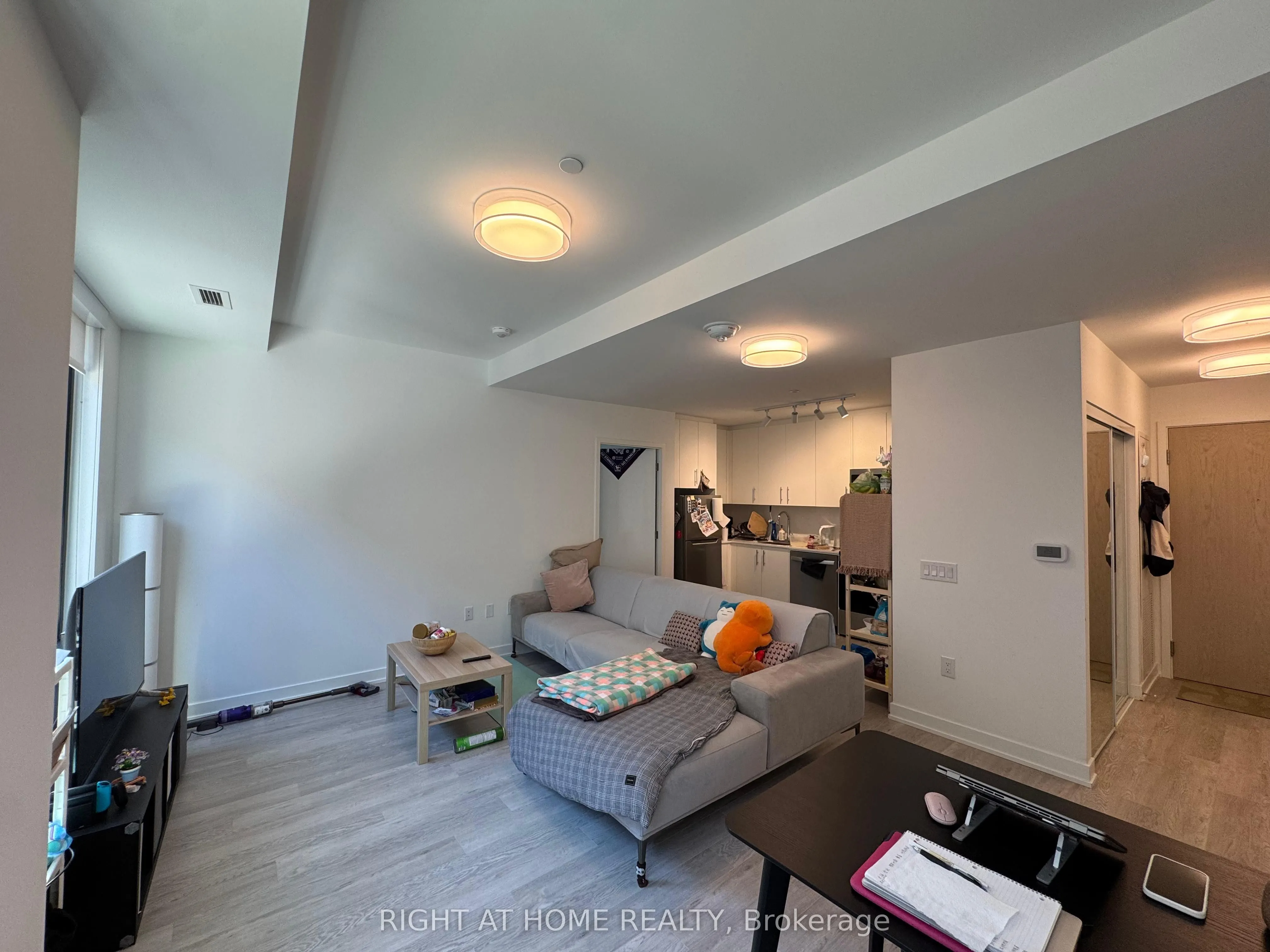 3 Strathgowan Avenue, #201