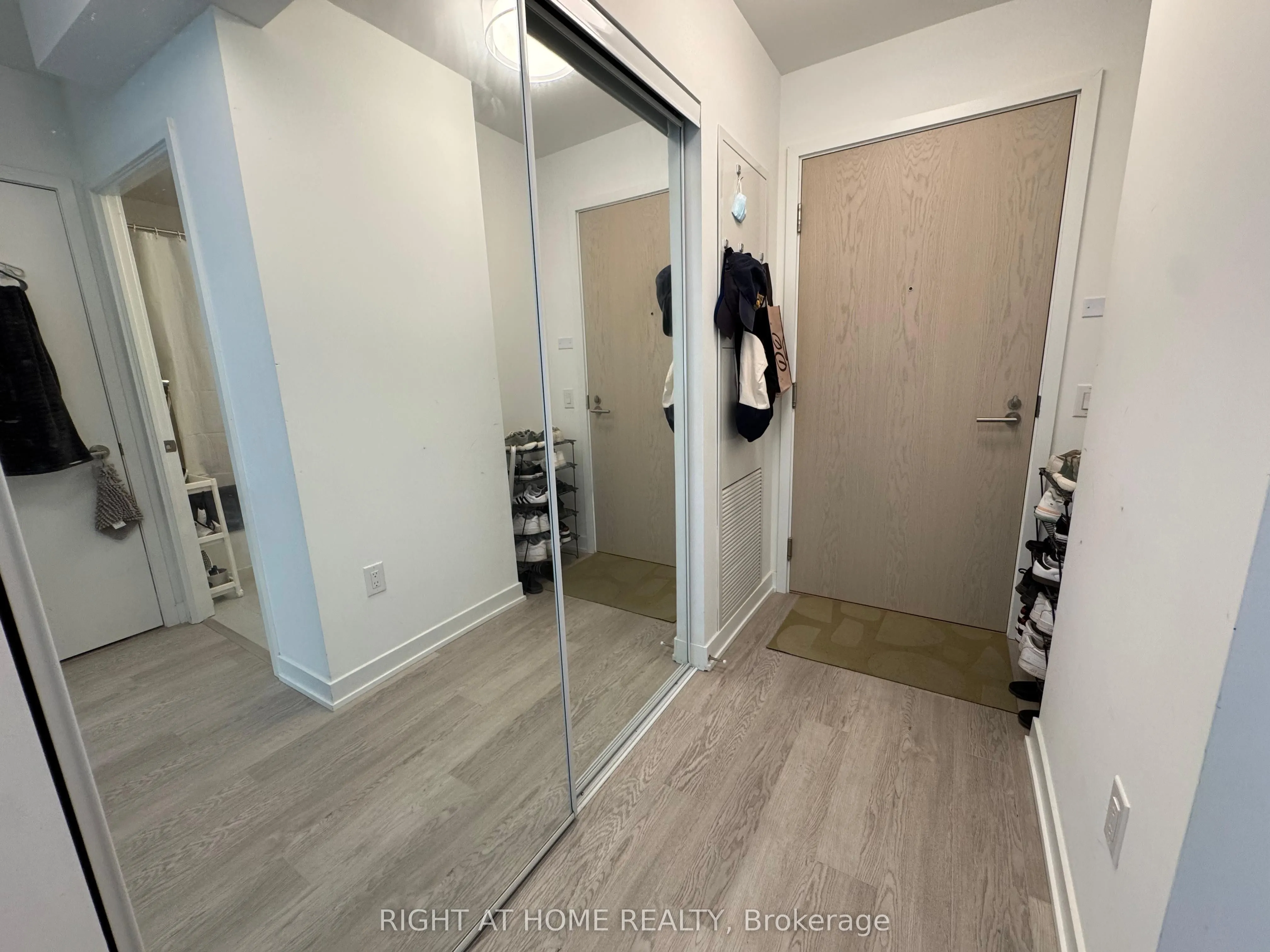 3 Strathgowan Avenue, #201