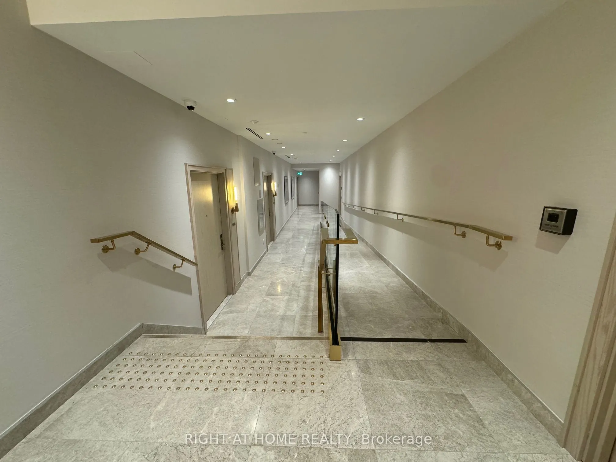 3 Strathgowan Avenue, #201