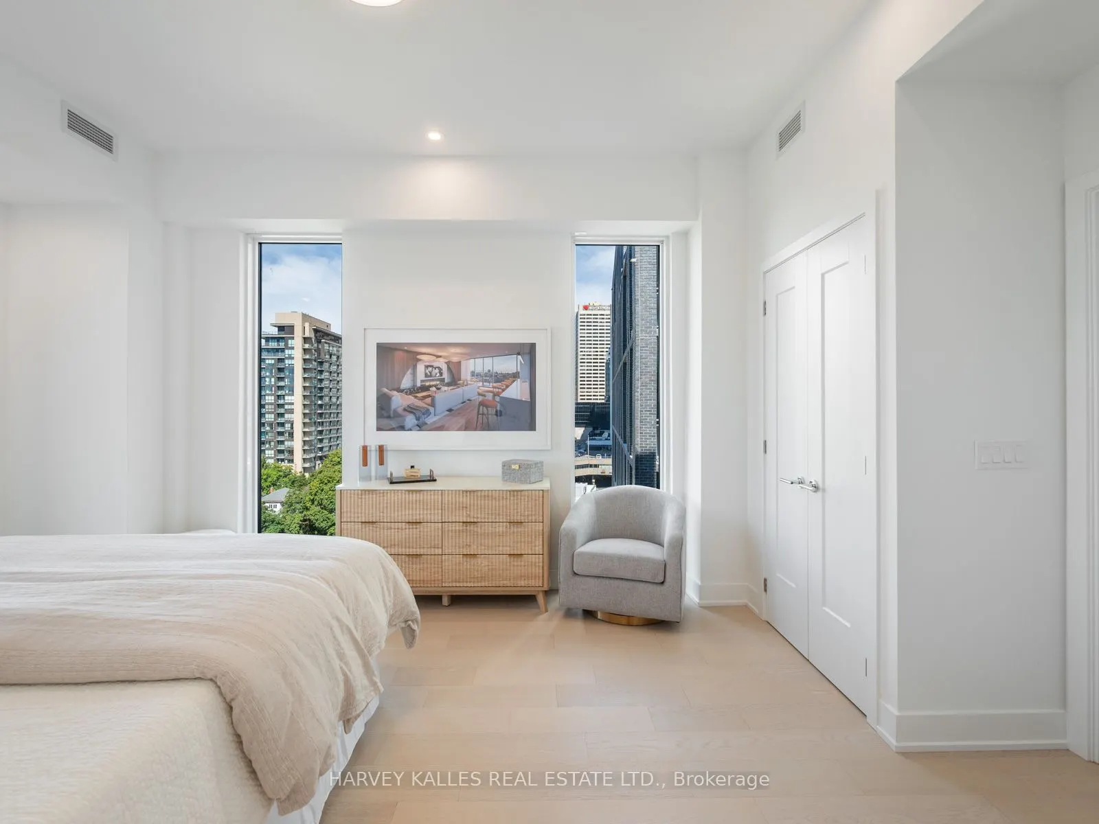 8 Manor Road W, #1003