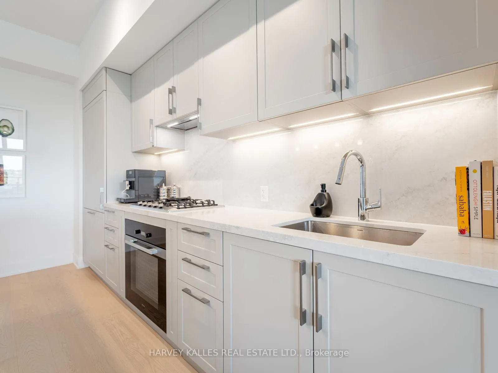 8 Manor Road W, #1003