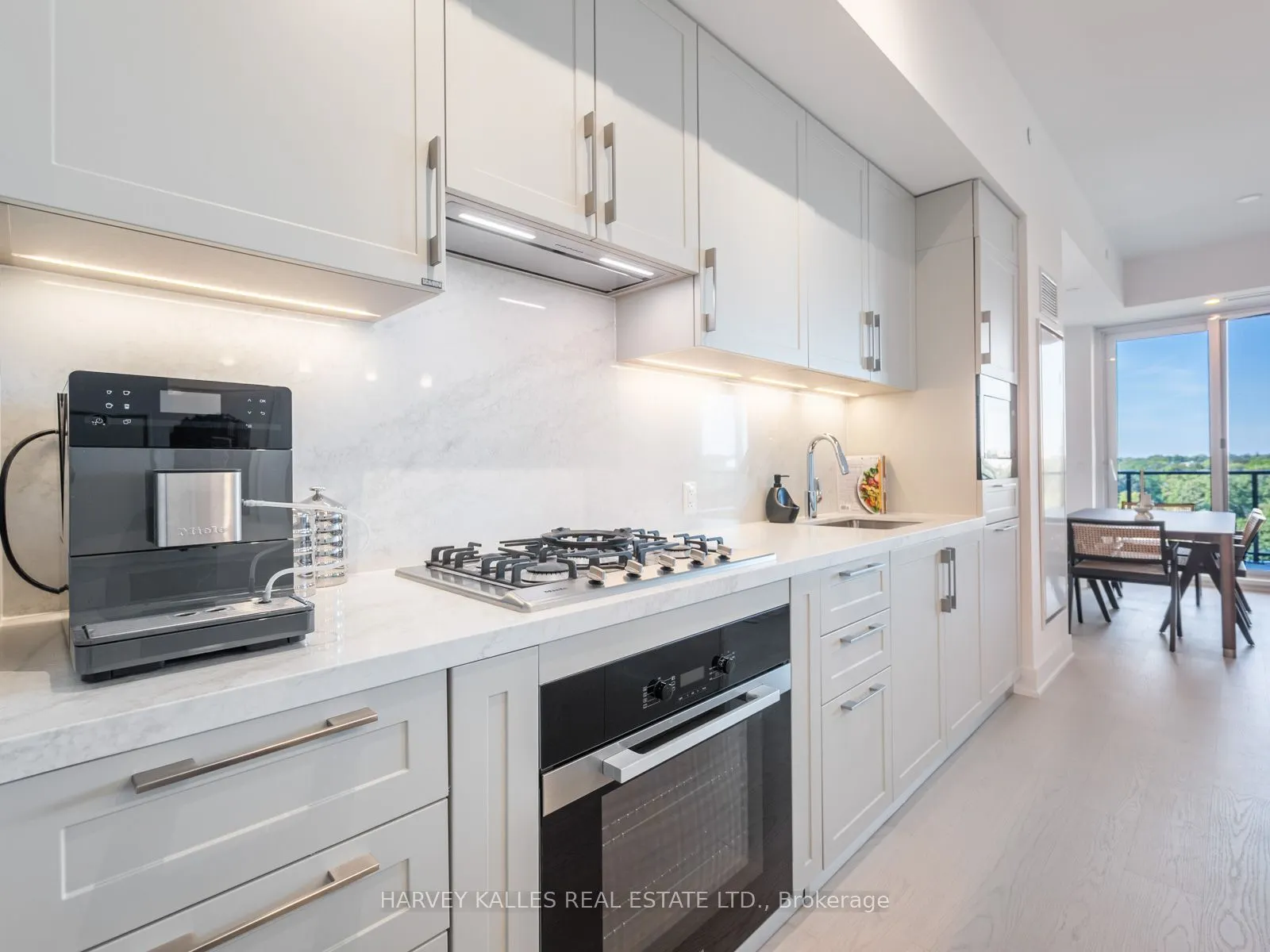 8 Manor Road W, #1003
