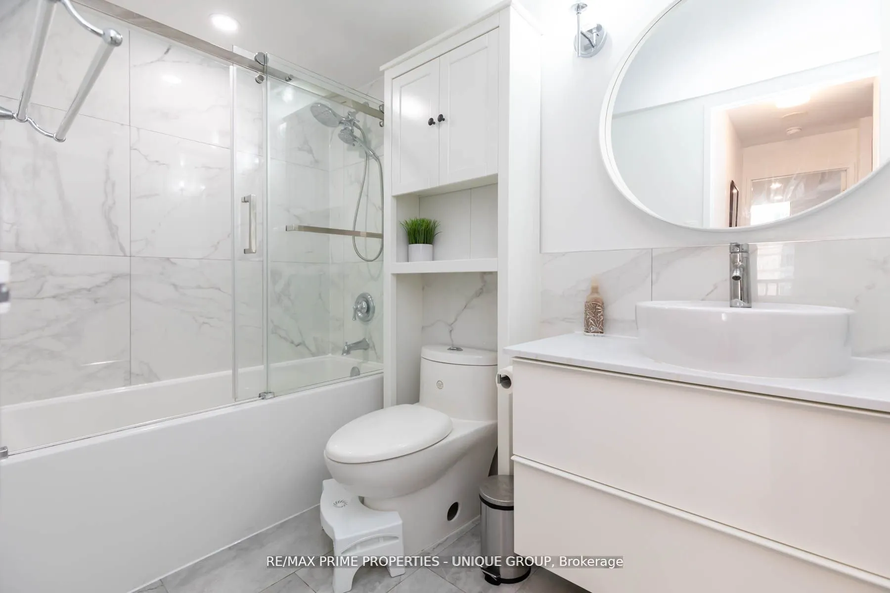 633 Bay Street, #903