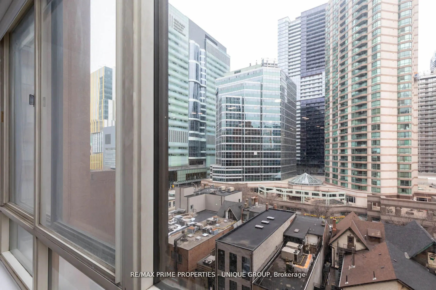 633 Bay Street, #903