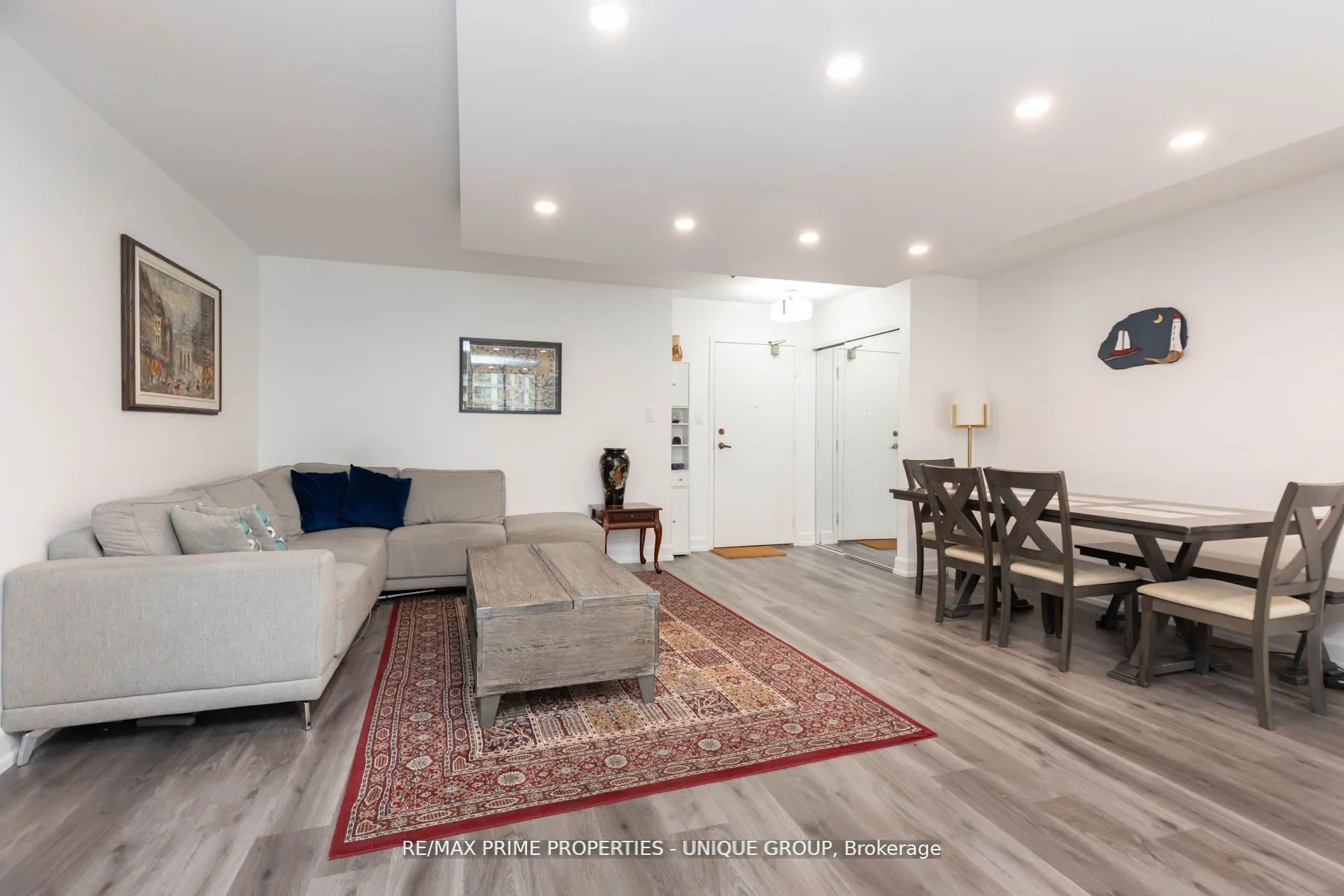 633 Bay Street, #903