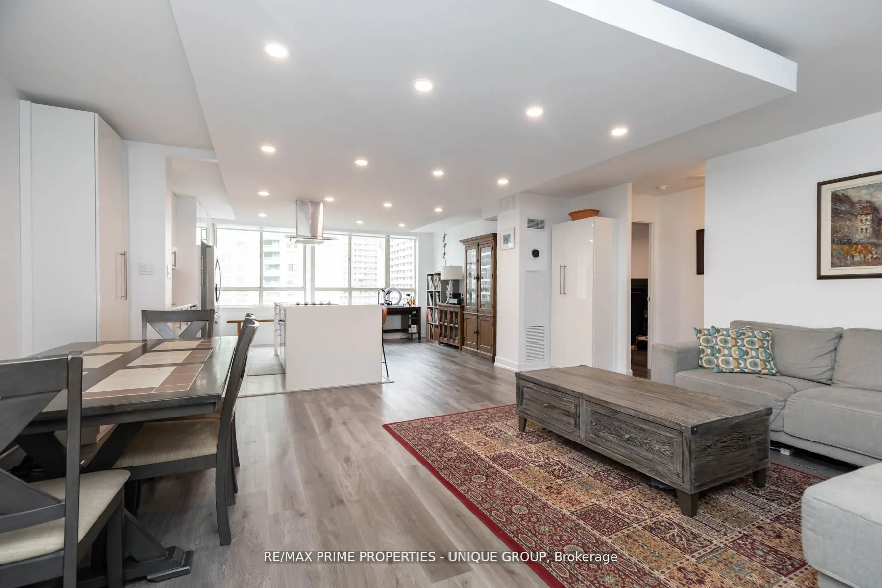 633 Bay Street, #903