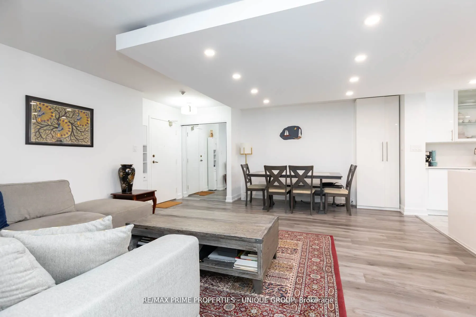 633 Bay Street, #903