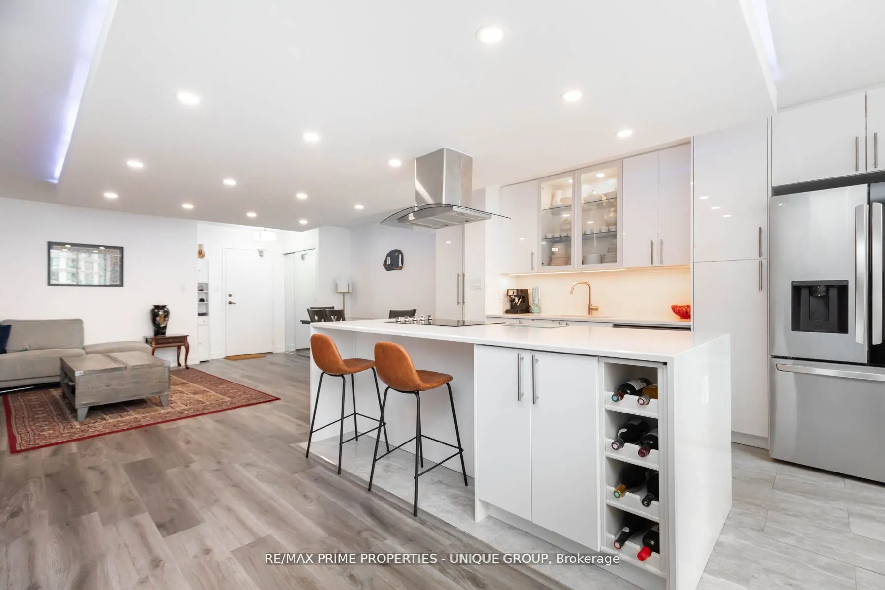 633 Bay Street, #903