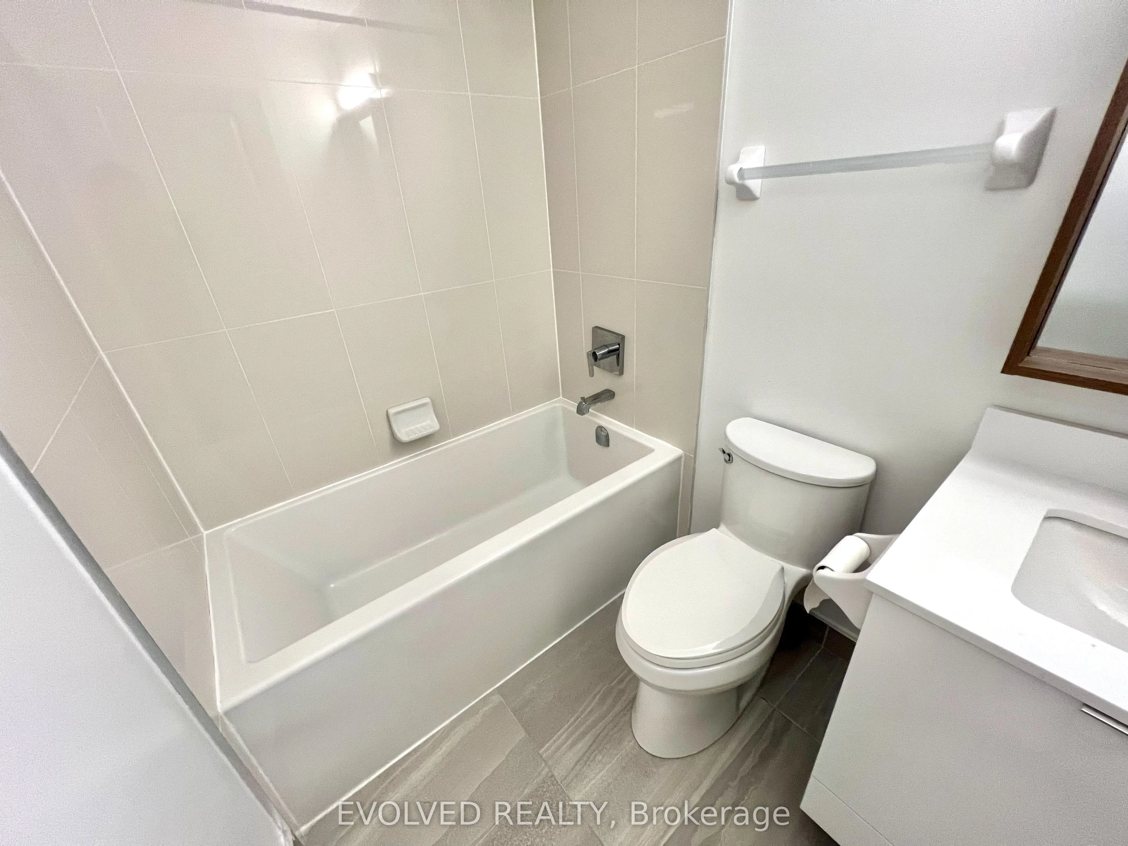 543 Richmond Street W, #636