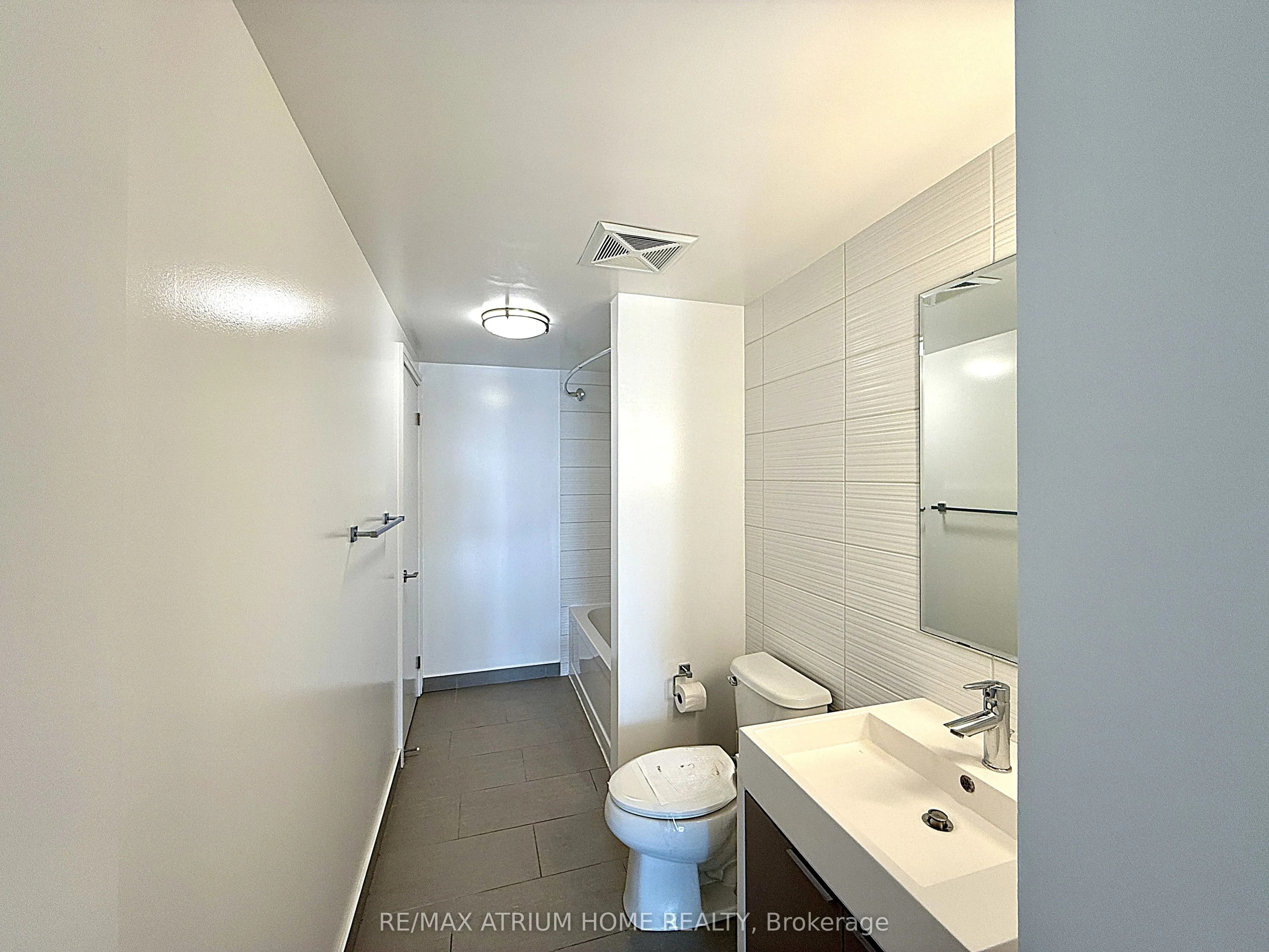 5 Hanna Avenue, #547
