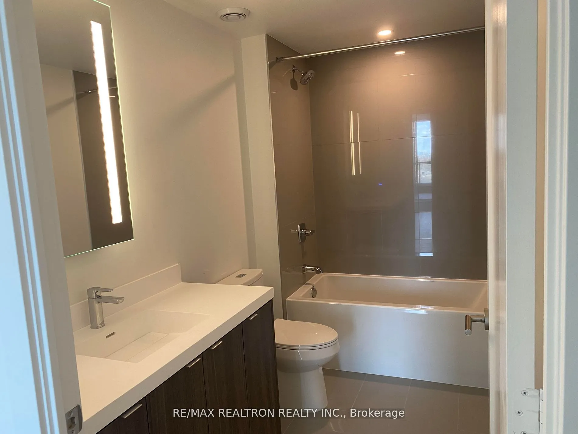 20 Inn On the park Drive, #1539