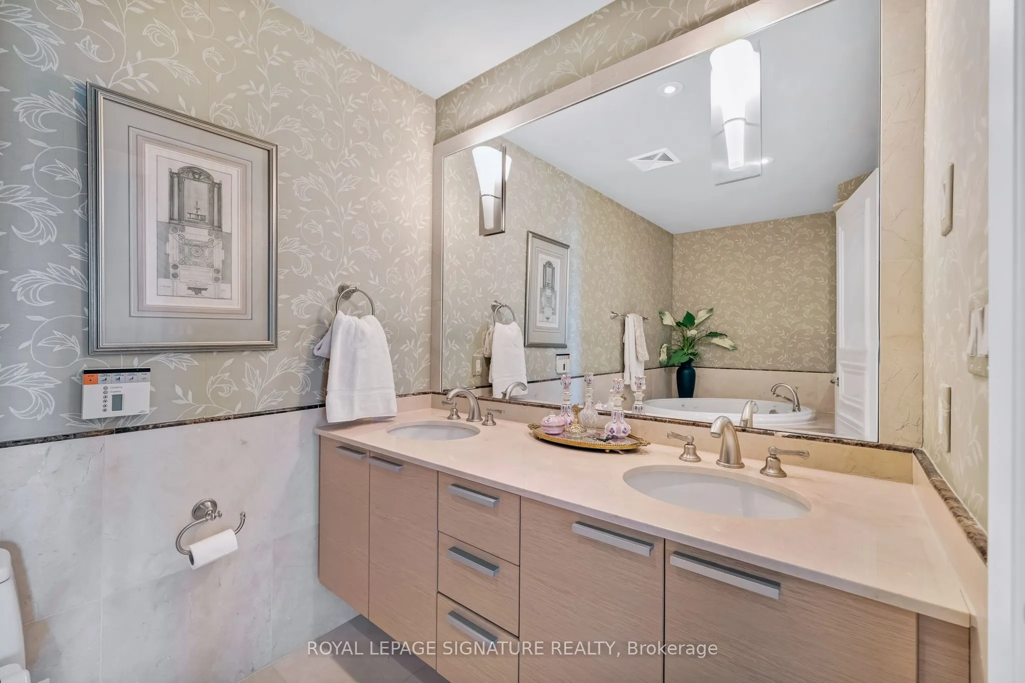 662 Sheppard Avenue E, #1704