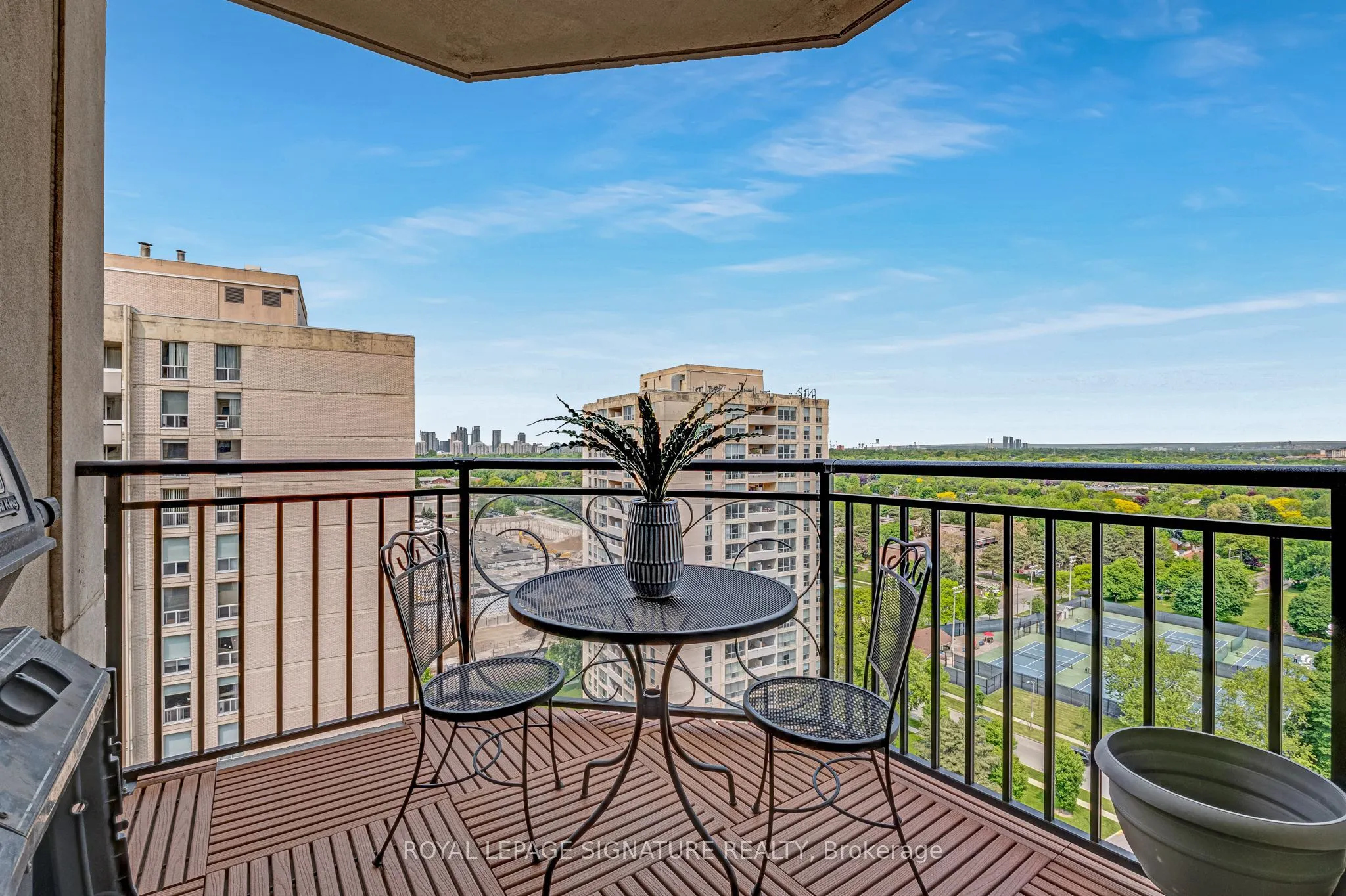 662 Sheppard Avenue E, #1704