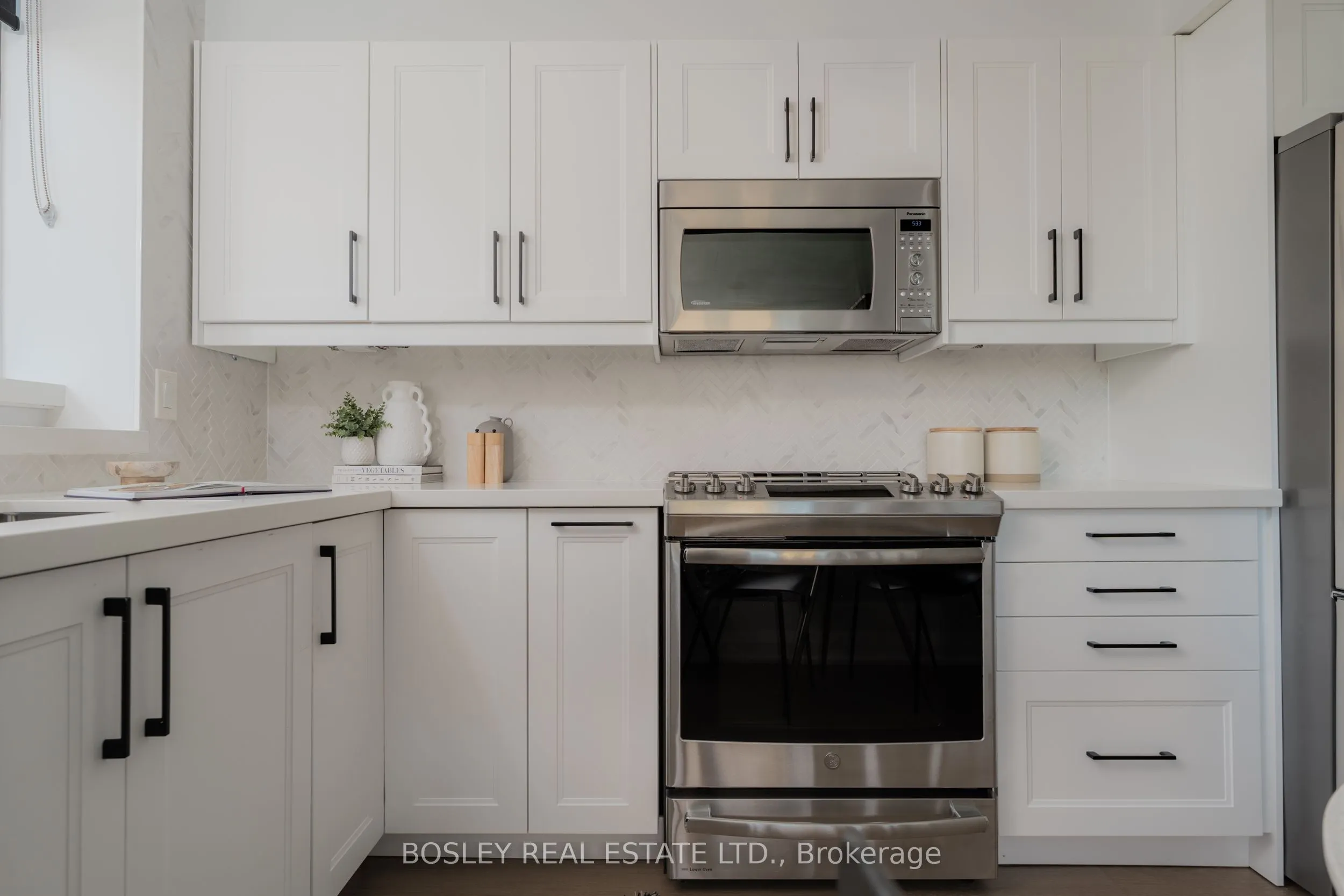 47 St Clair Avenue W, #406