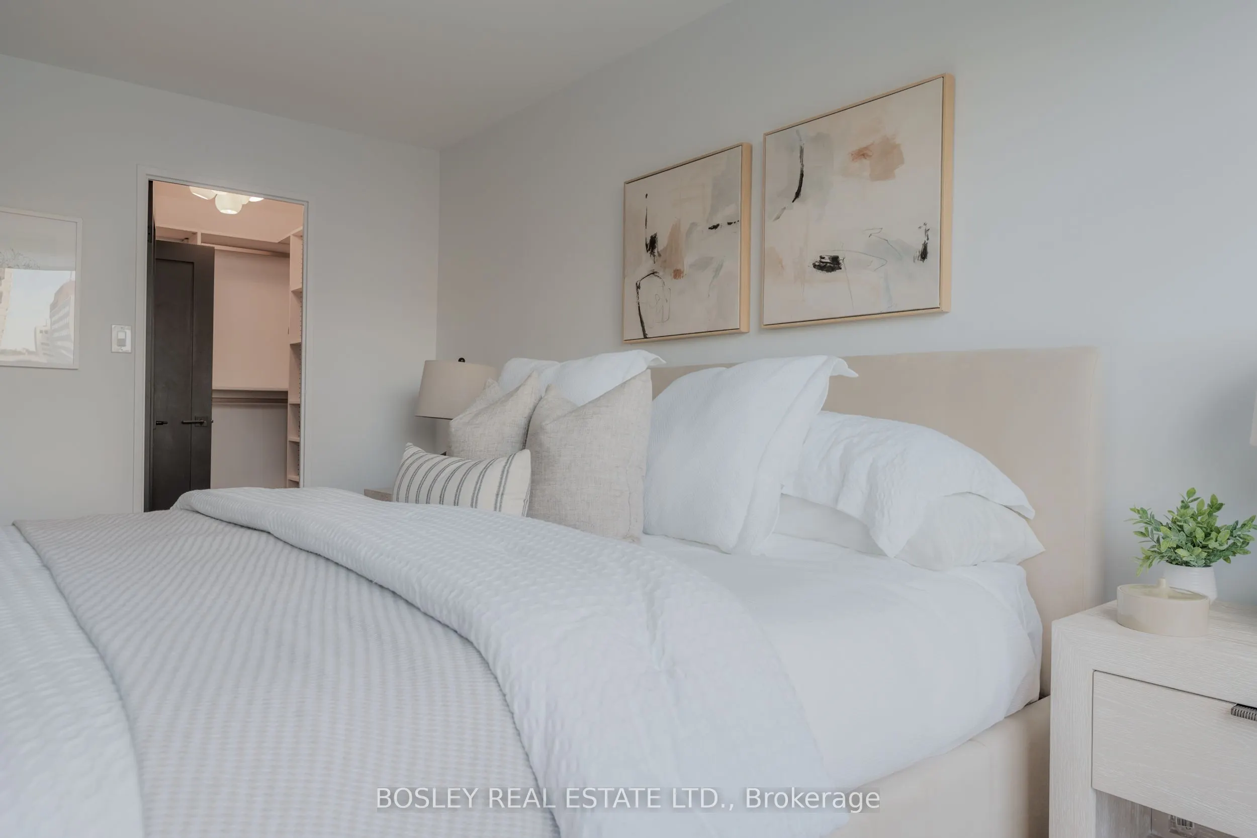47 St Clair Avenue W, #406