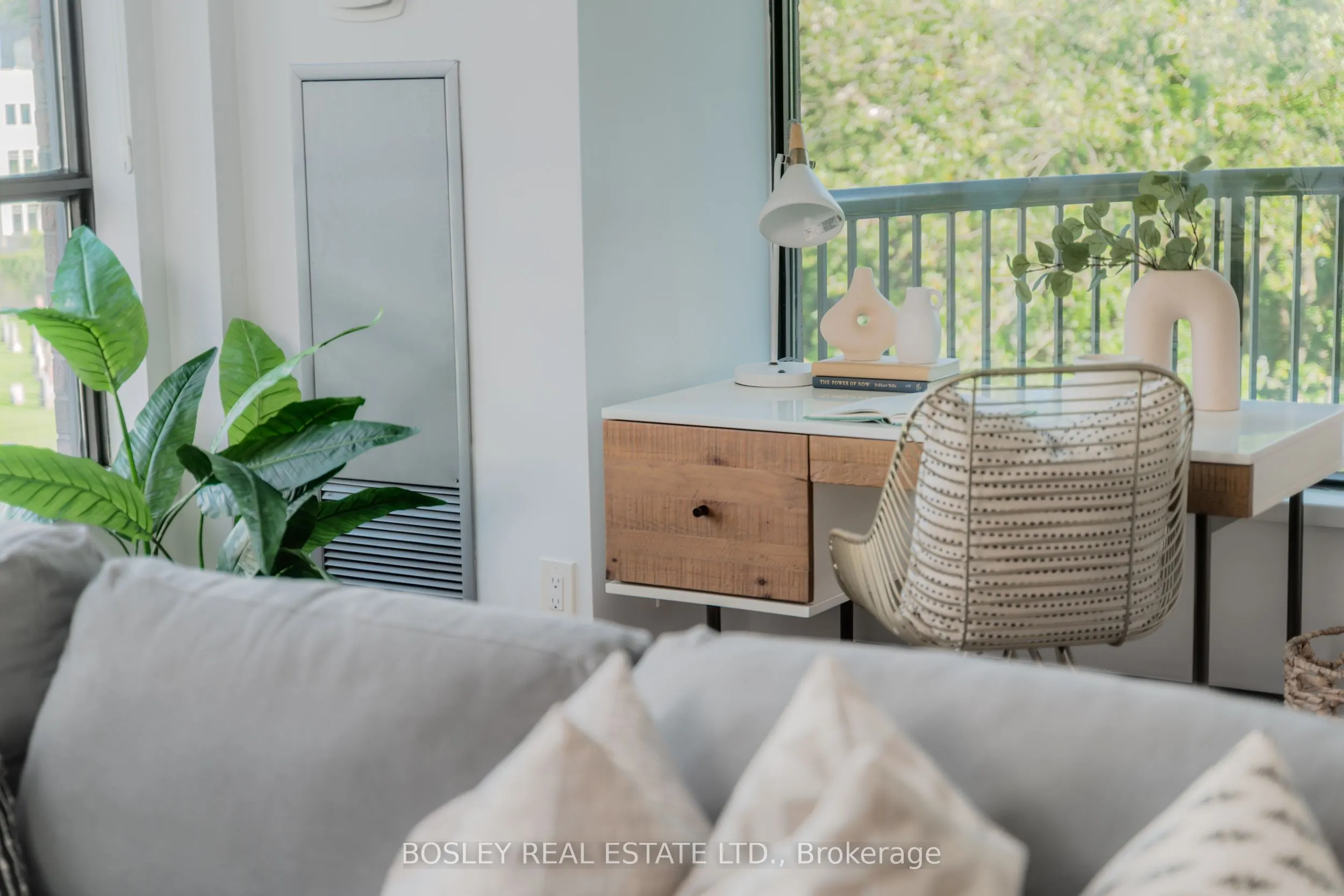 47 St Clair Avenue W, #406