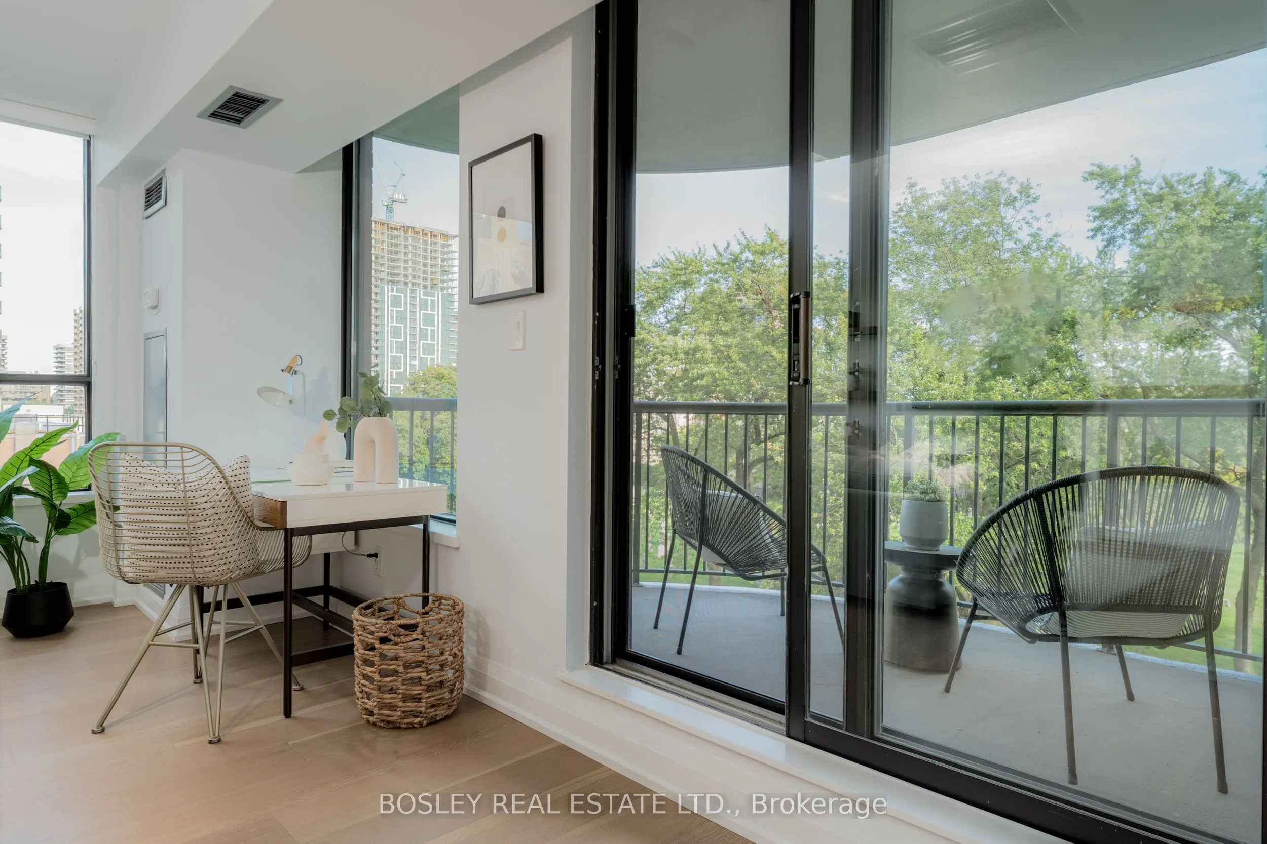 47 St Clair Avenue W, #406