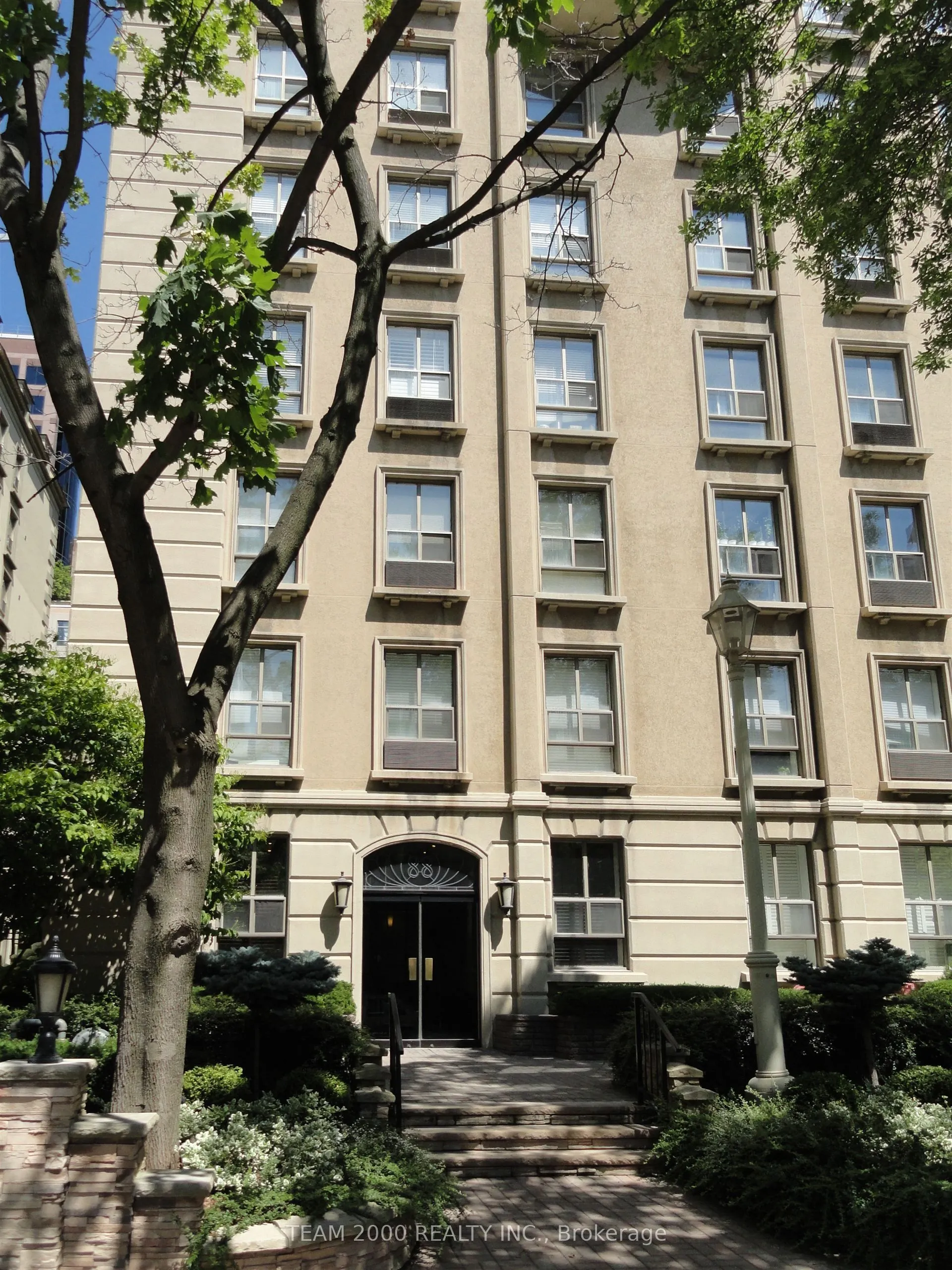88 Charles Street E, #307