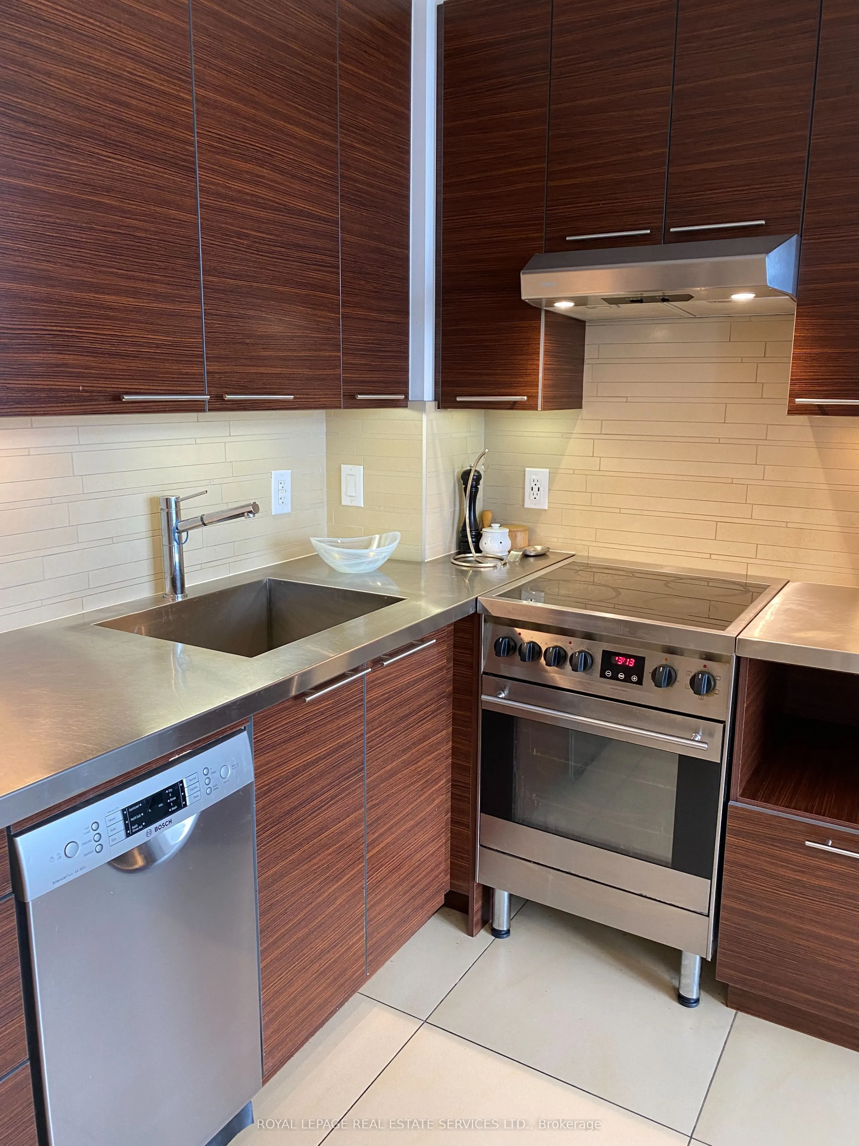 1 Market Street, #1605