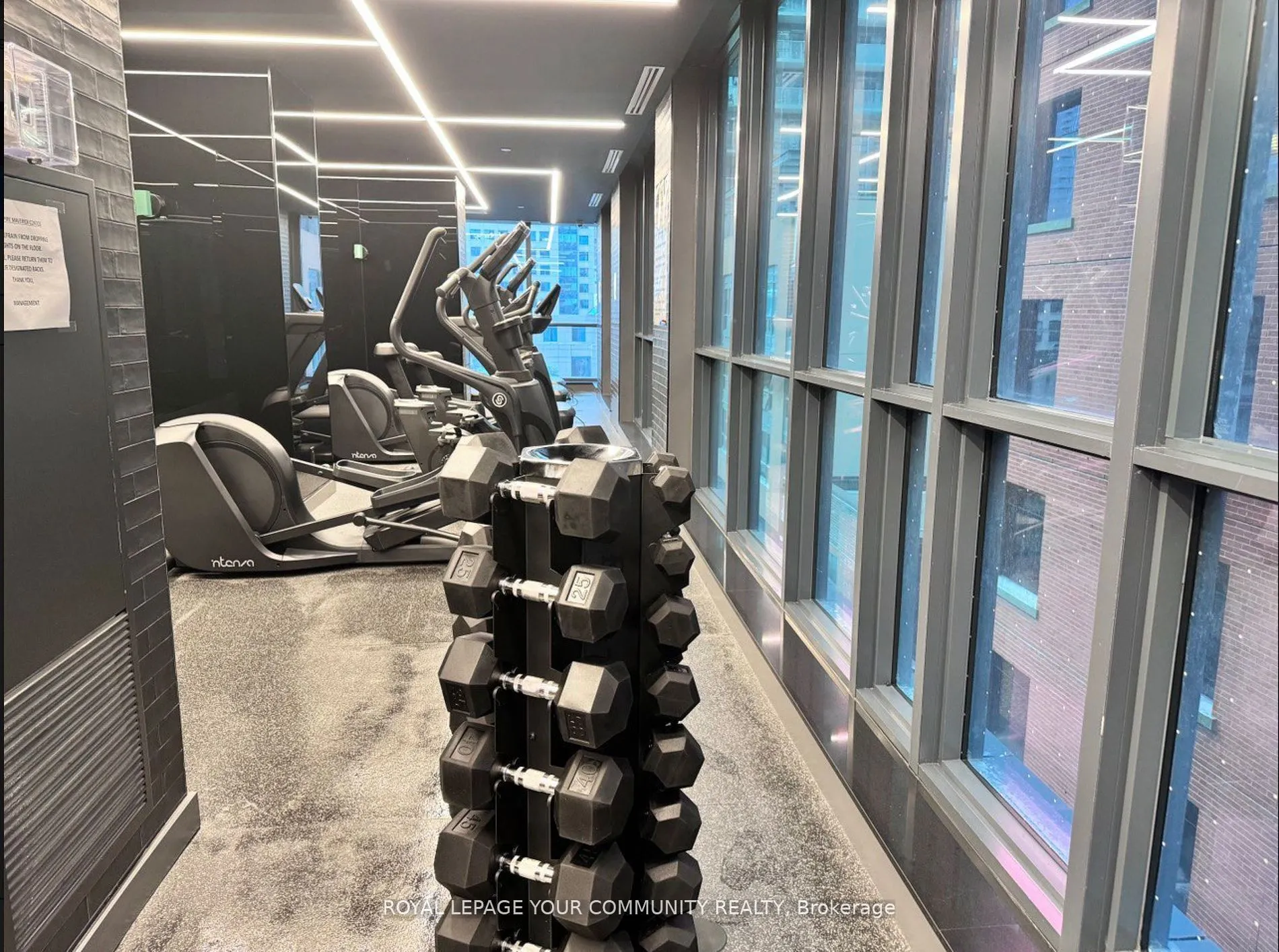 327 King Street W, #4702