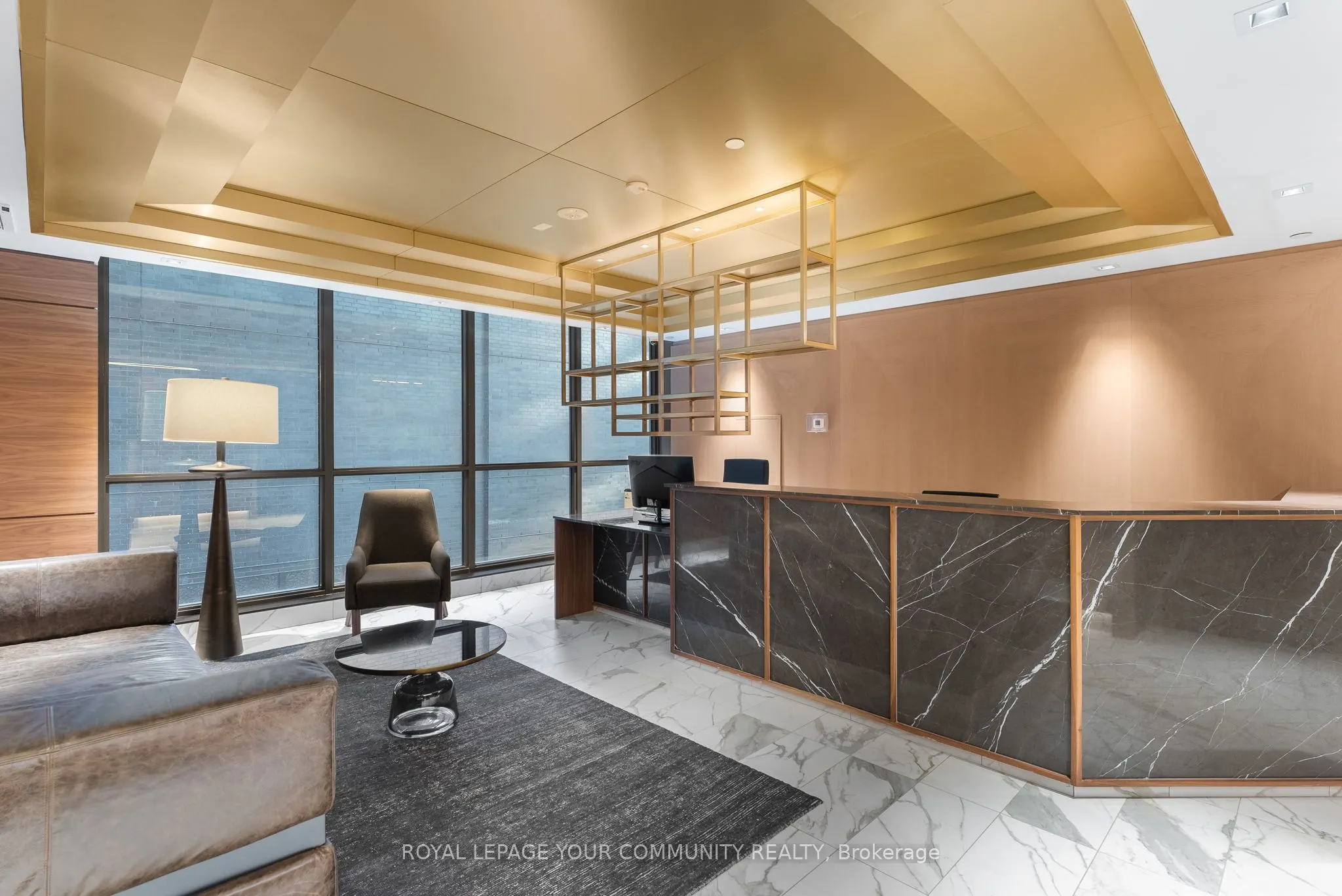 327 King Street W, #4702
