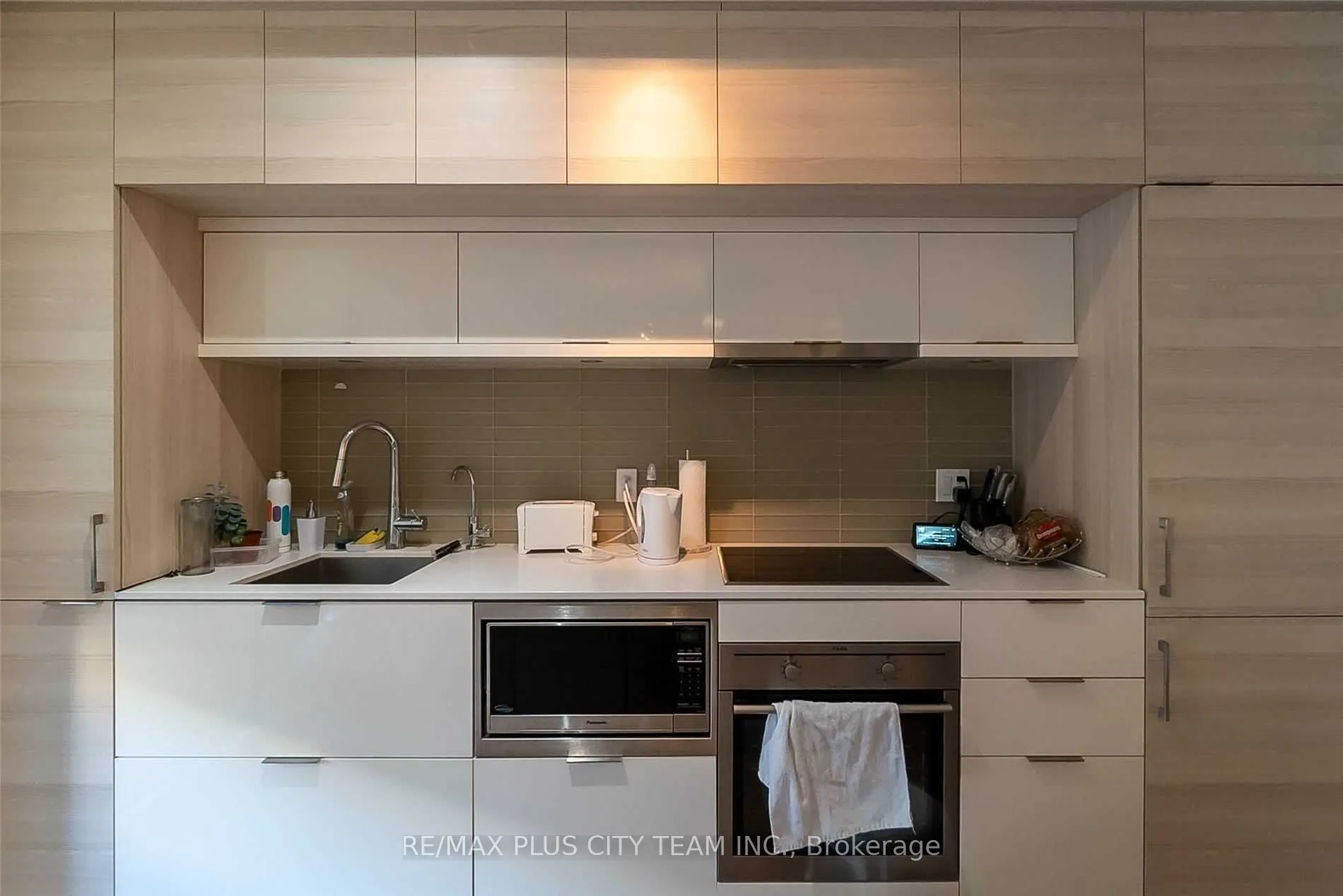 88 Scott Street, #1008