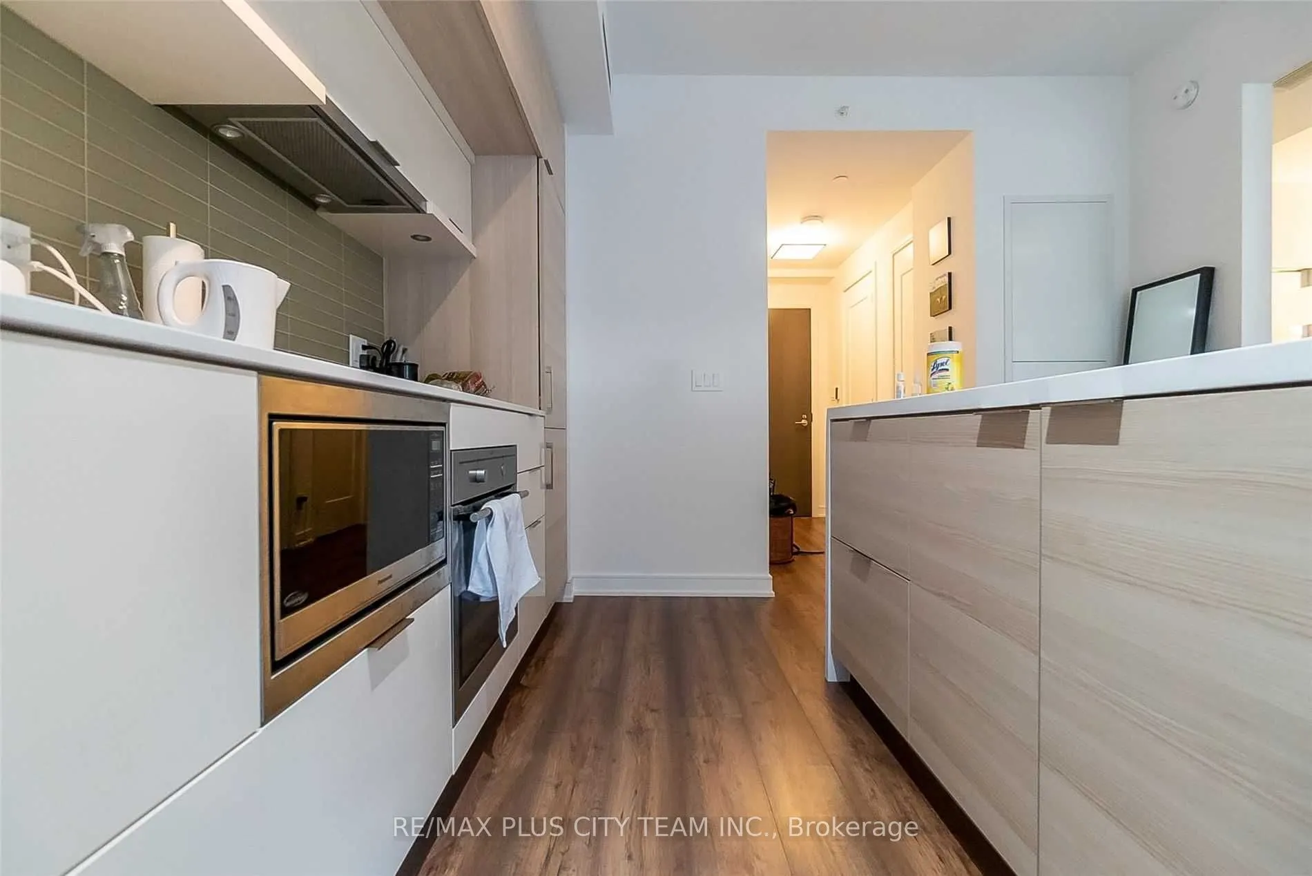 88 Scott Street, #1008