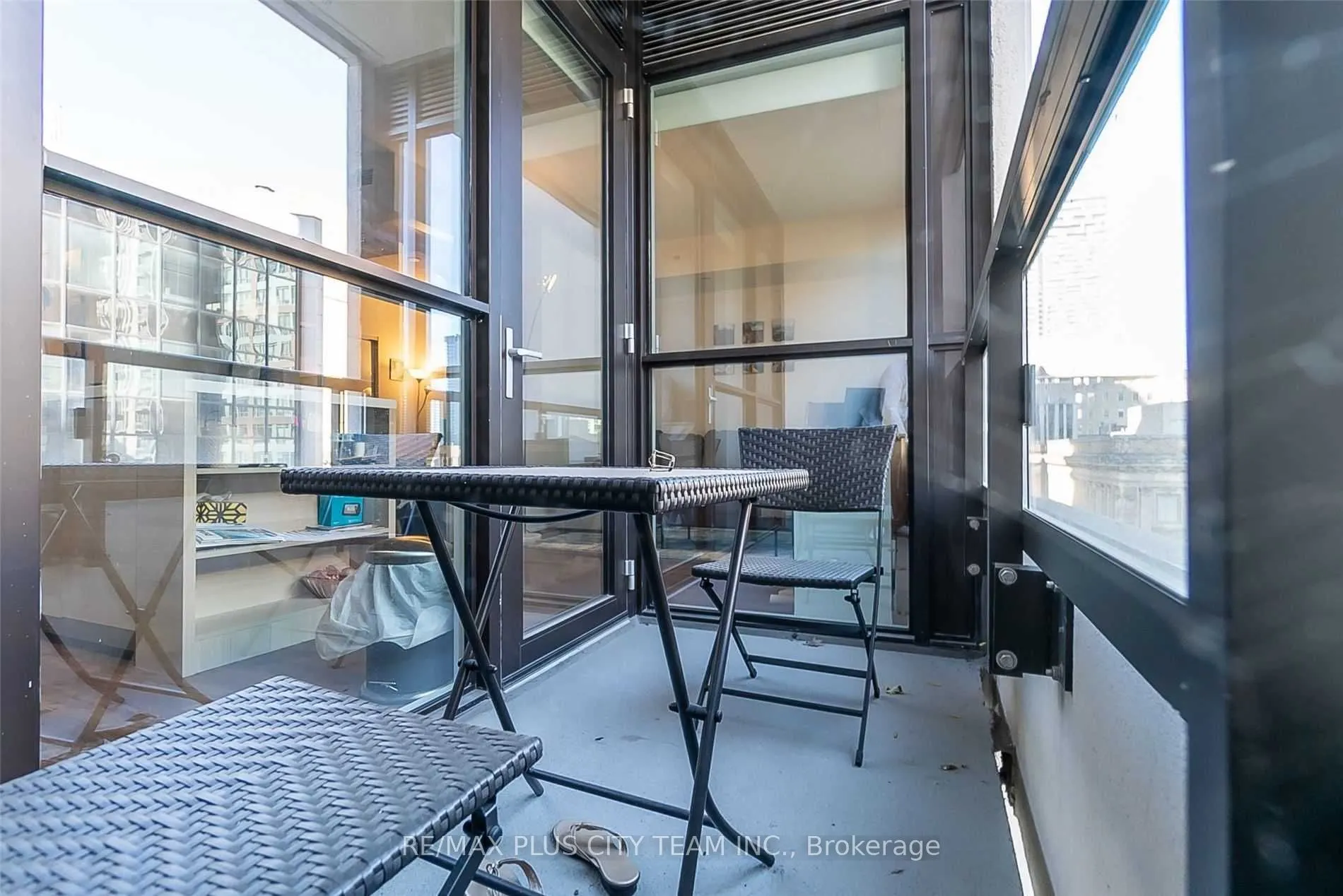 88 Scott Street, #1008