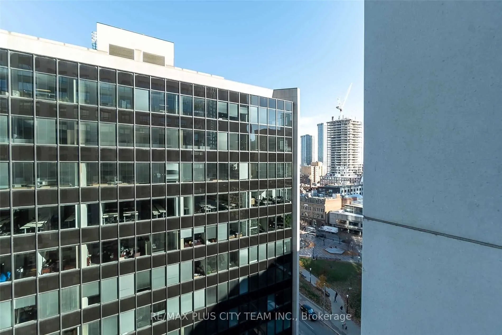 88 Scott Street, #1008