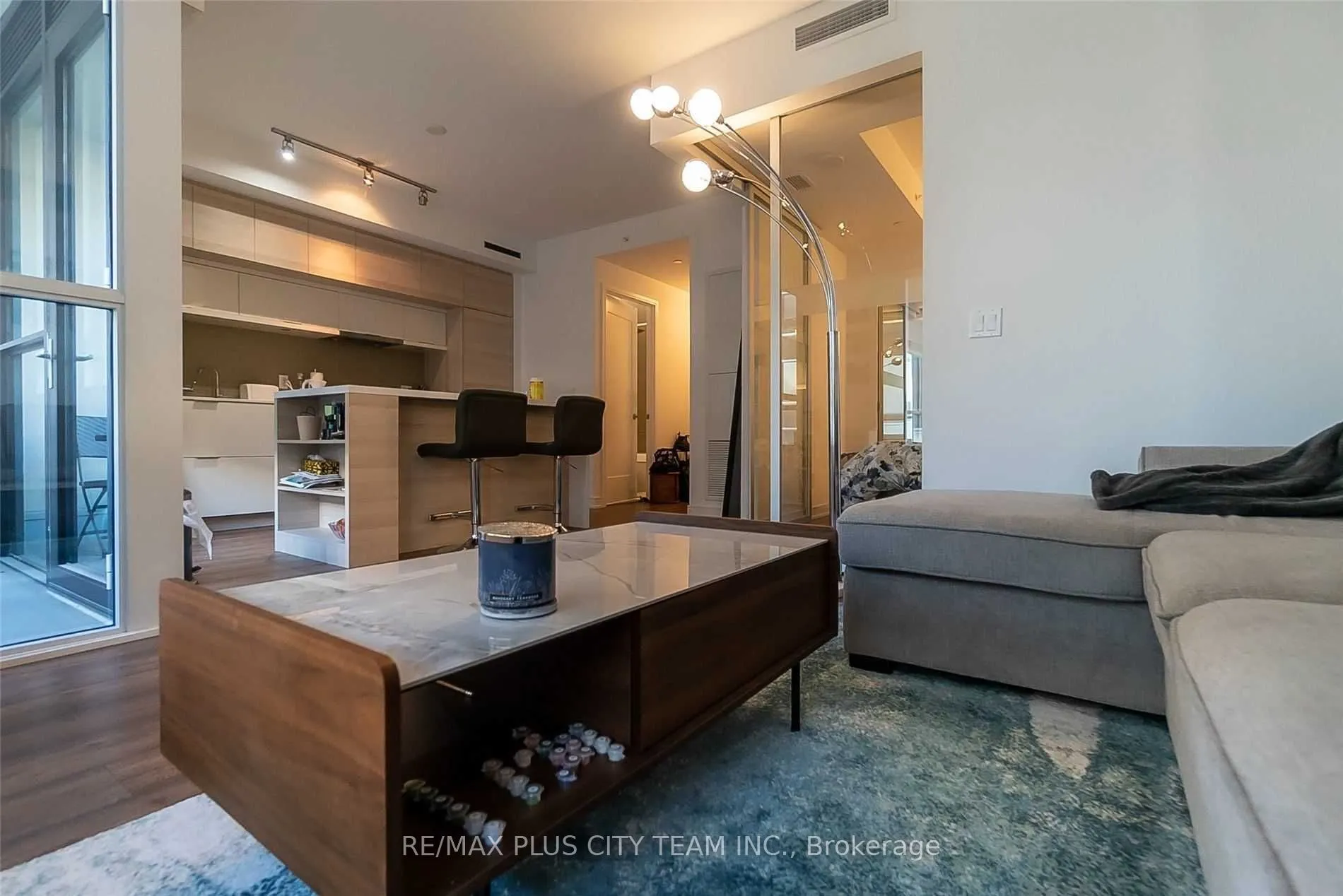 88 Scott Street, #1008