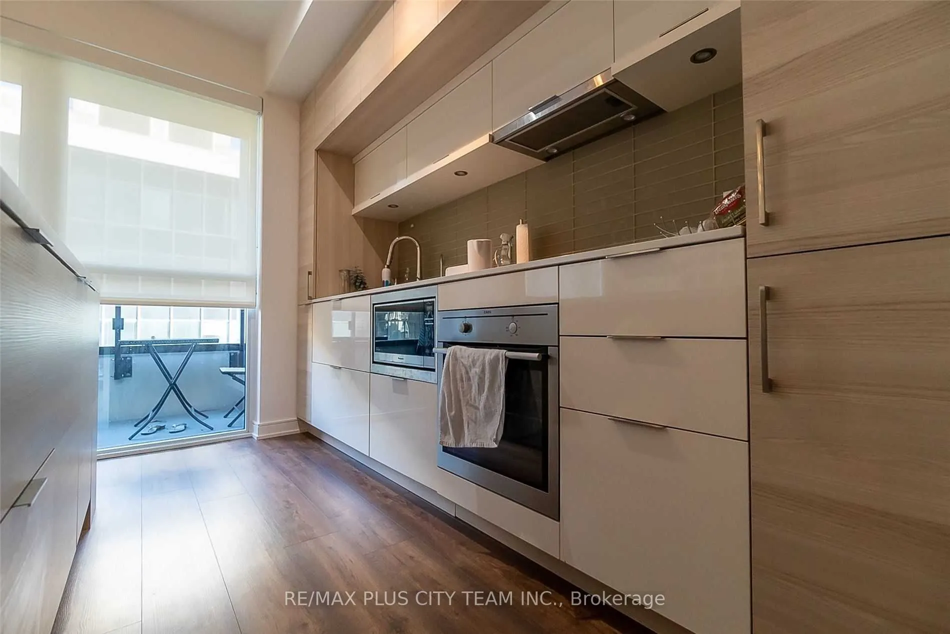 88 Scott Street, #1008