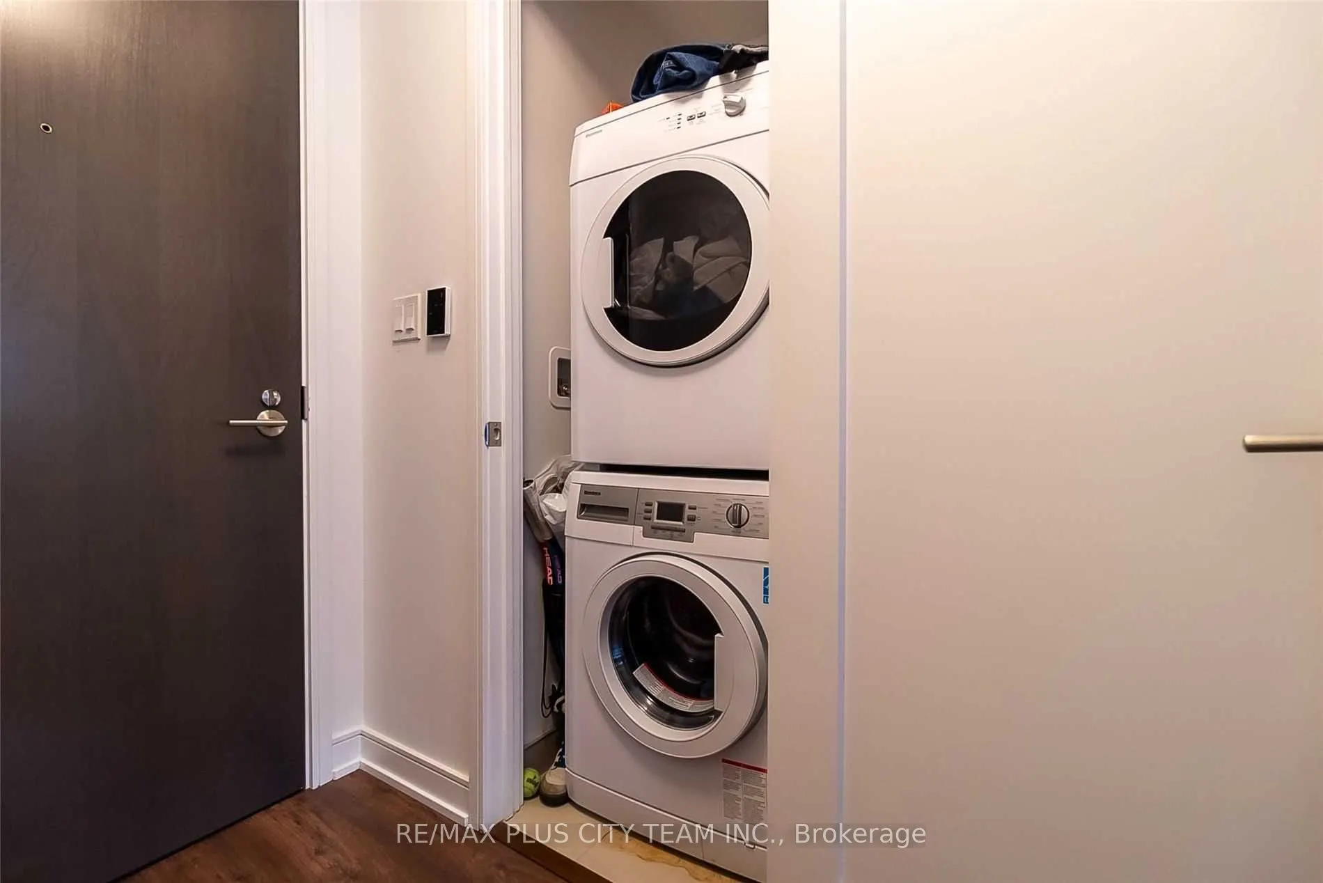 88 Scott Street, #1008
