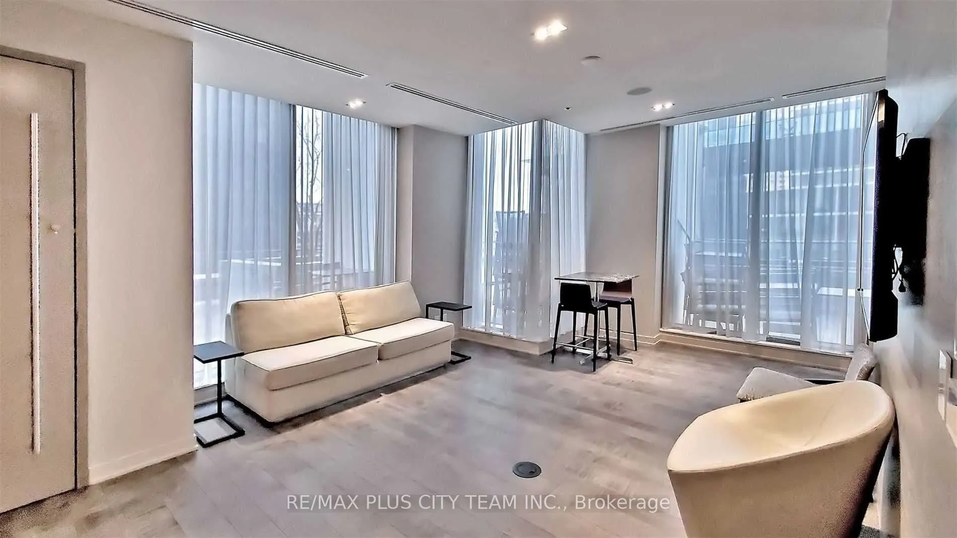 88 Scott Street, #1008