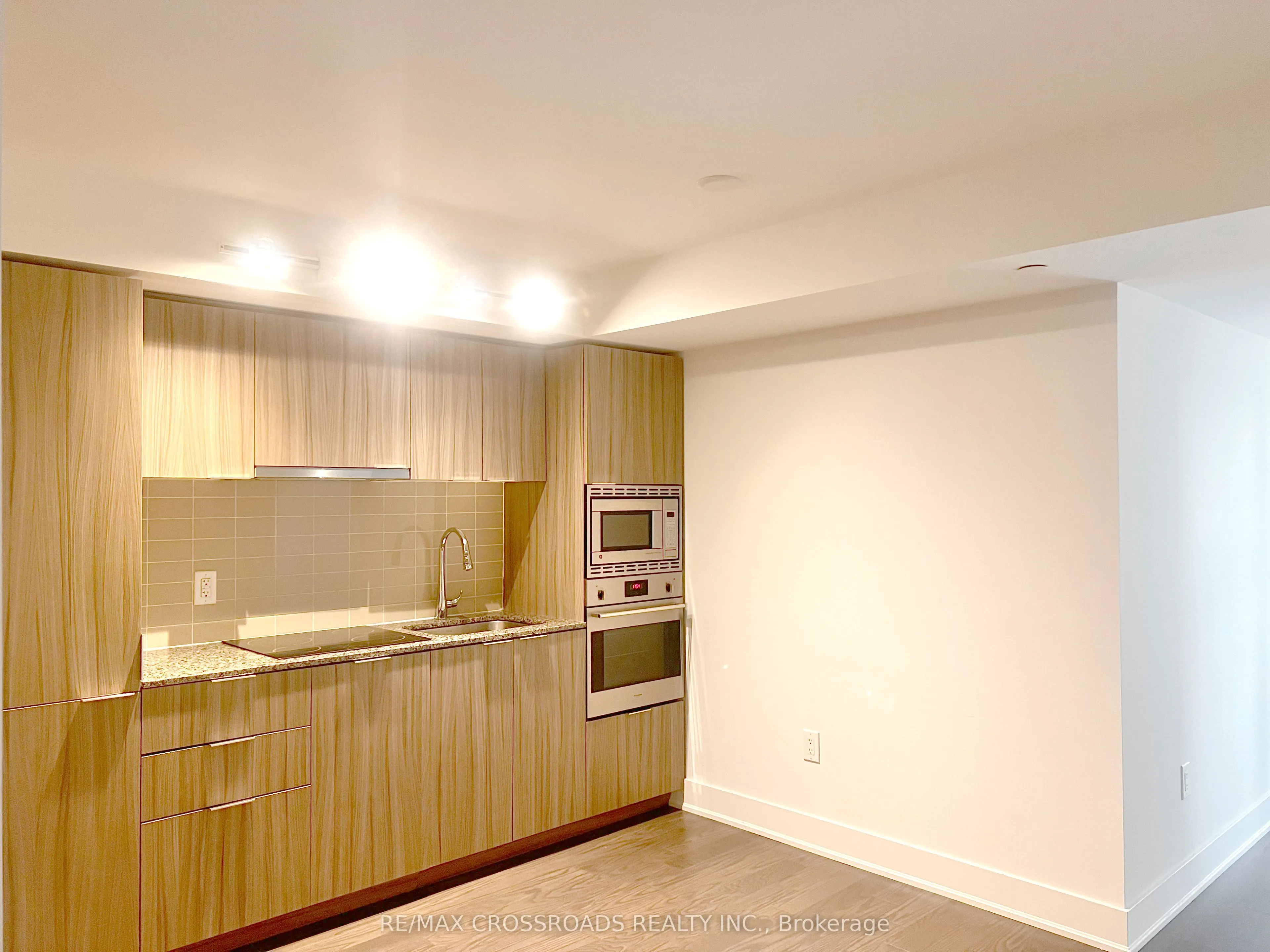 955 Bay Street, #914