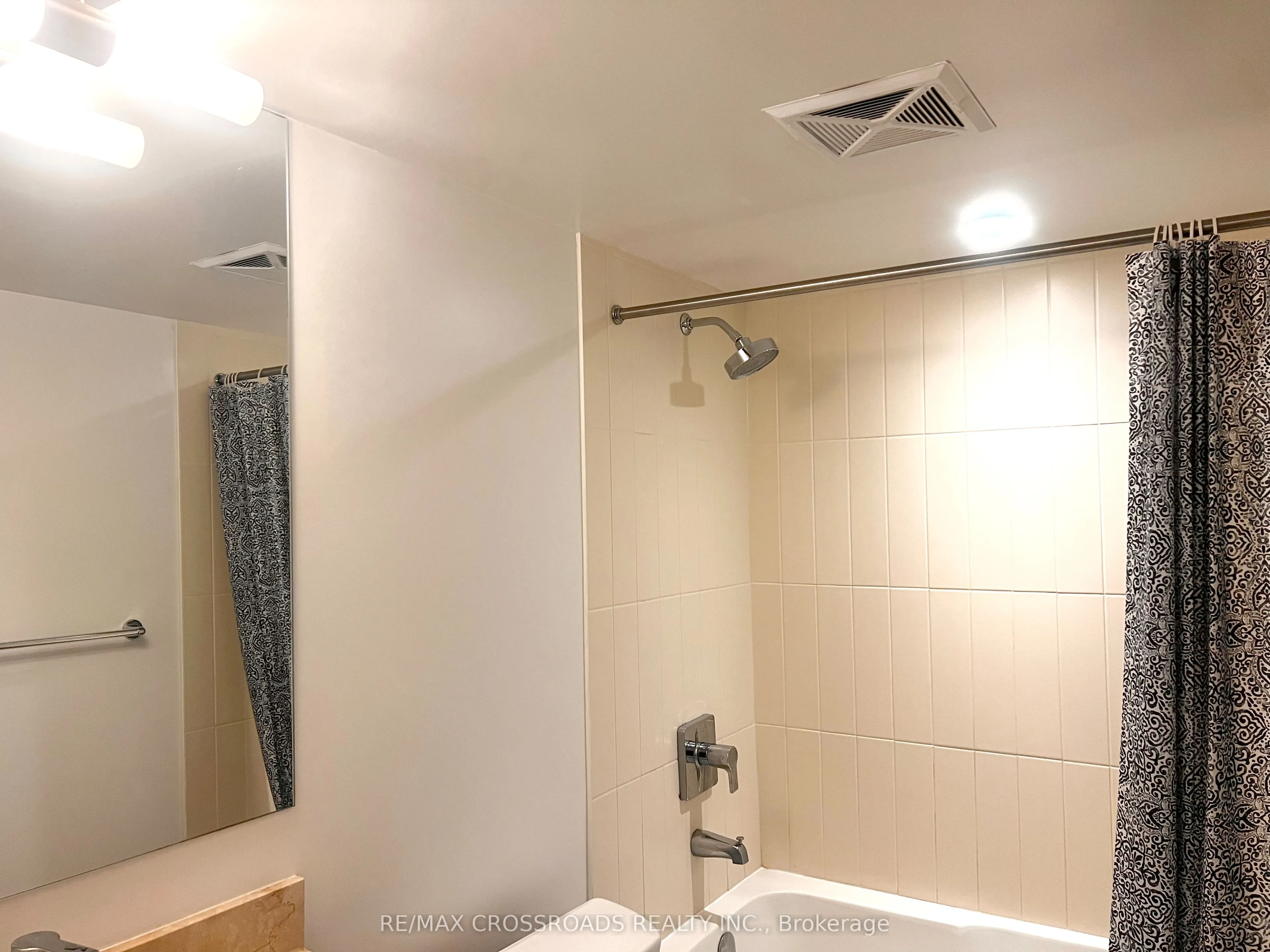 955 Bay Street, #914