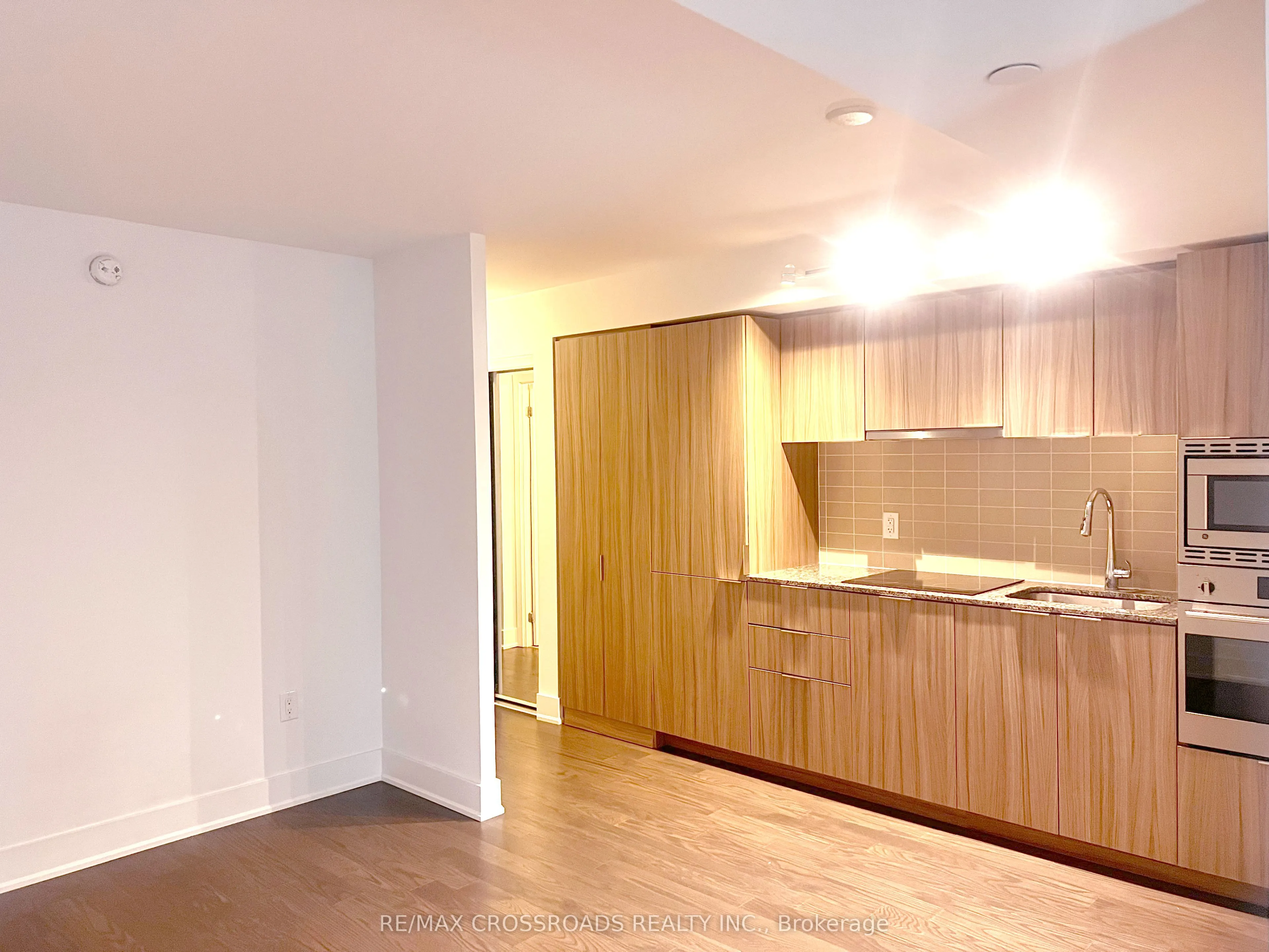 955 Bay Street, #914