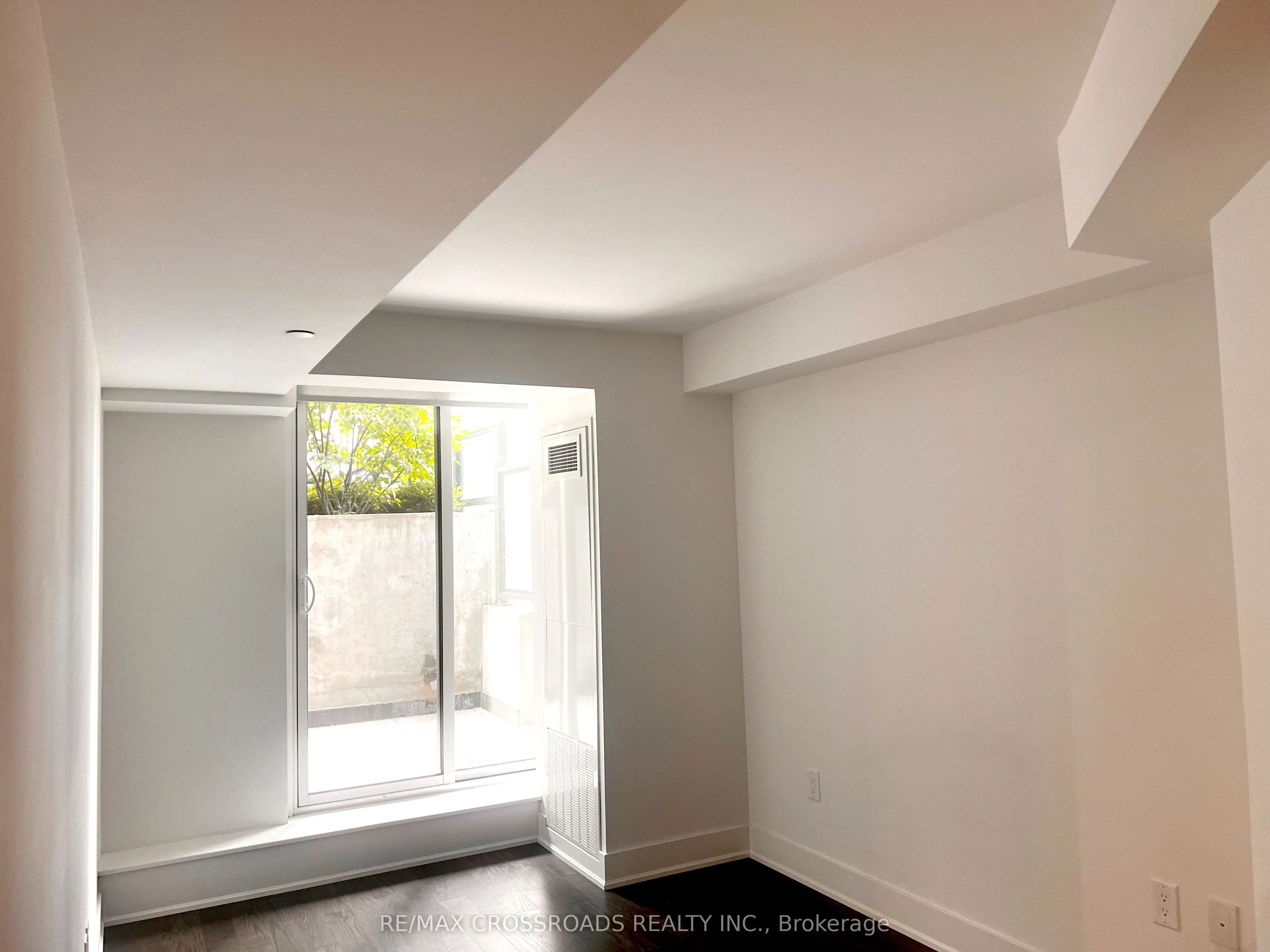 955 Bay Street, #914
