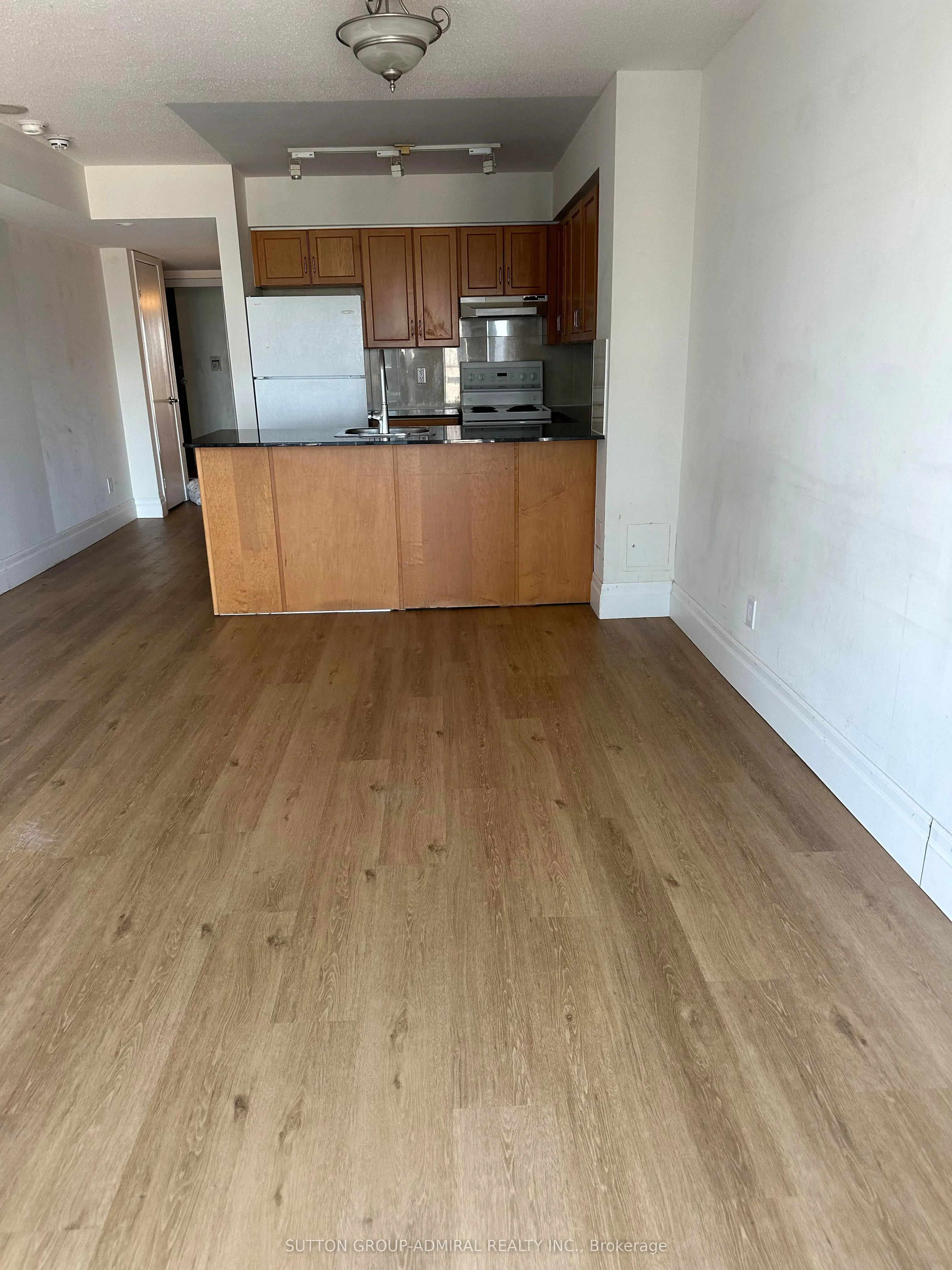 210 Victoria Street, #2110
