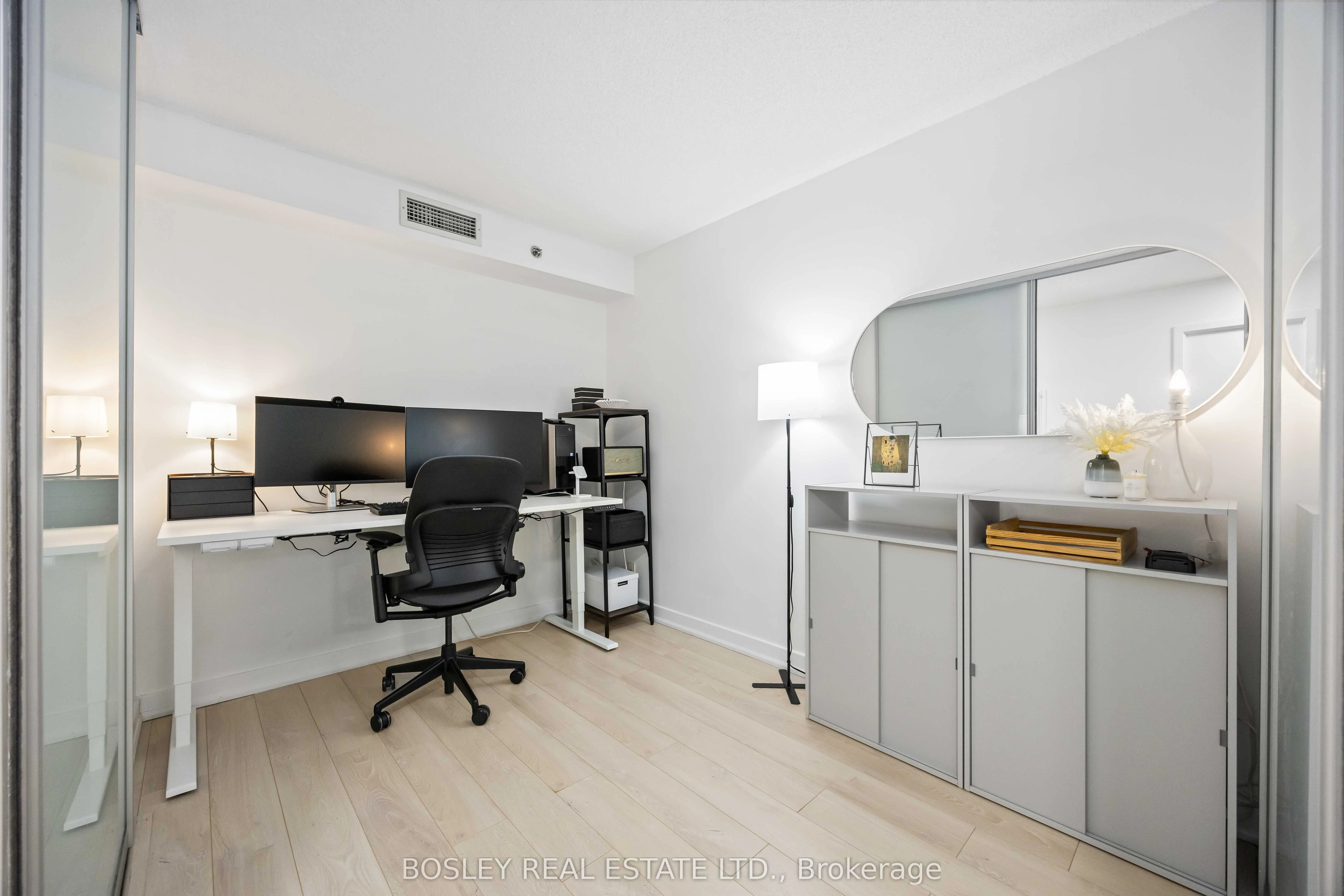 21 Nelson Street, #512