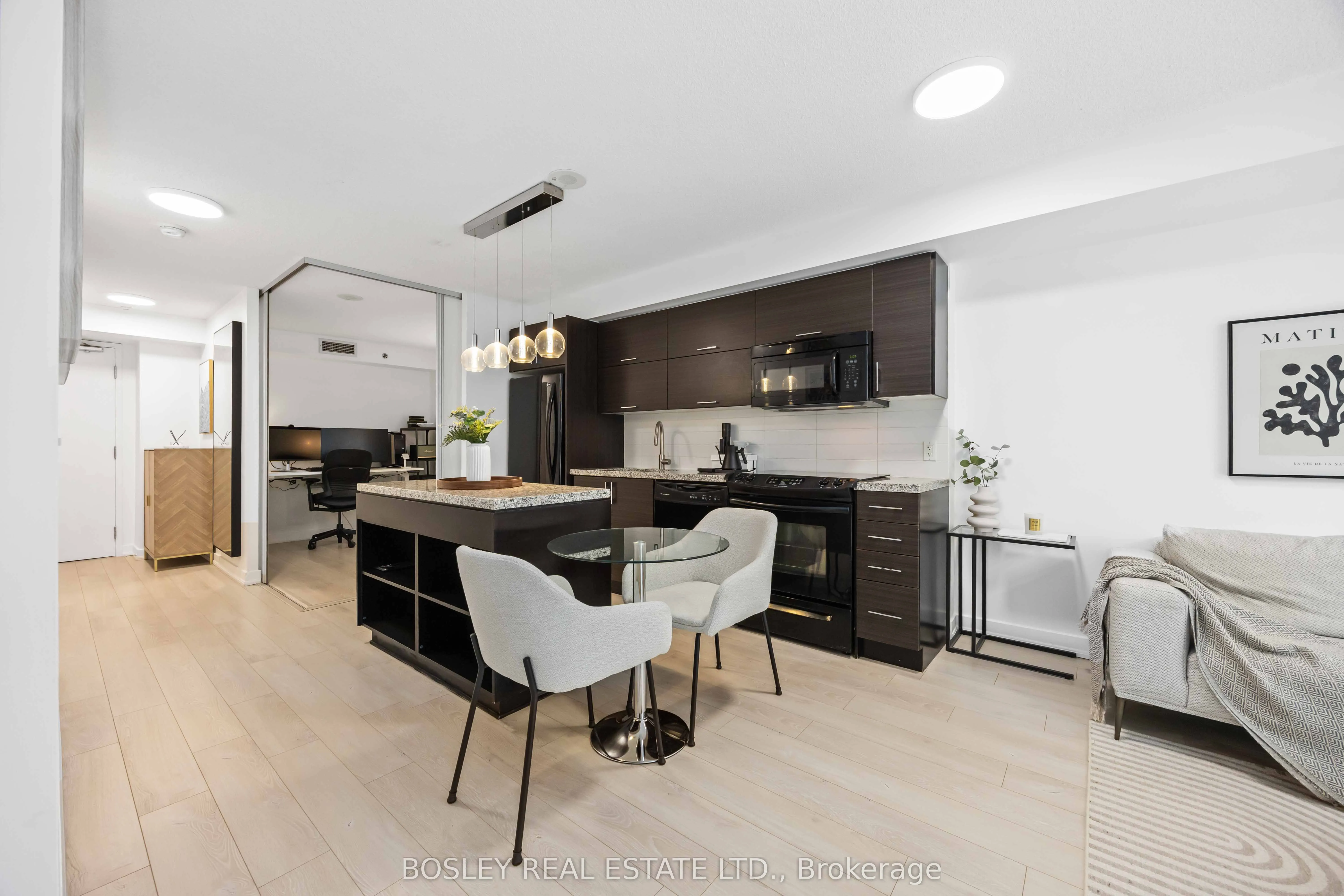 21 Nelson Street, #512
