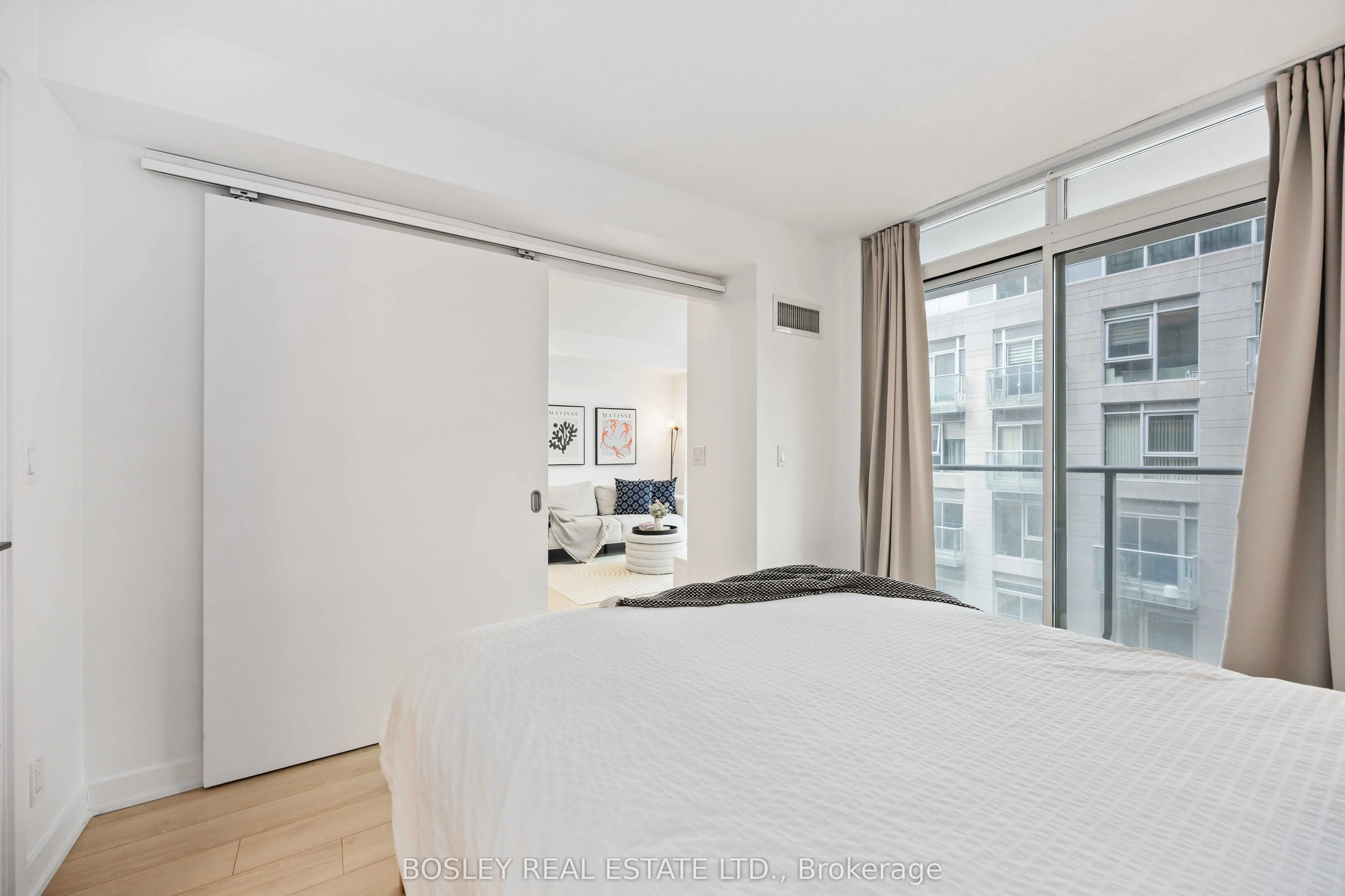 21 Nelson Street, #512